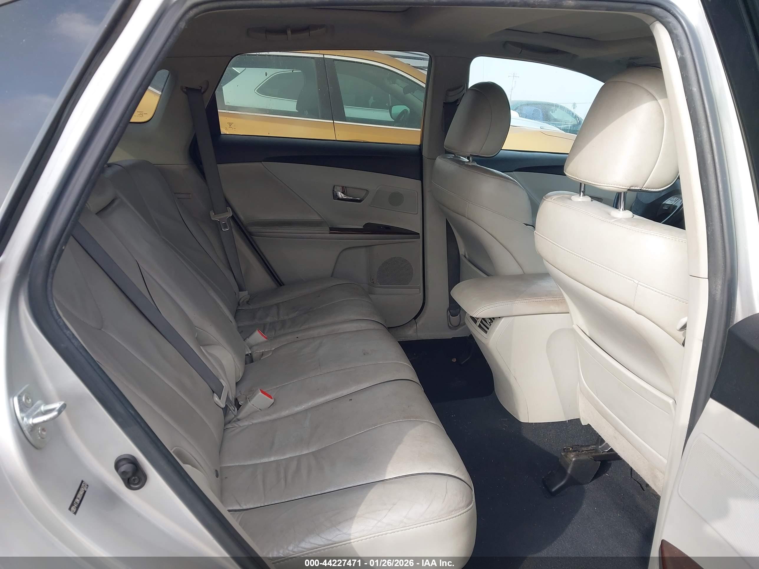 TOYOTA VENZA image 8