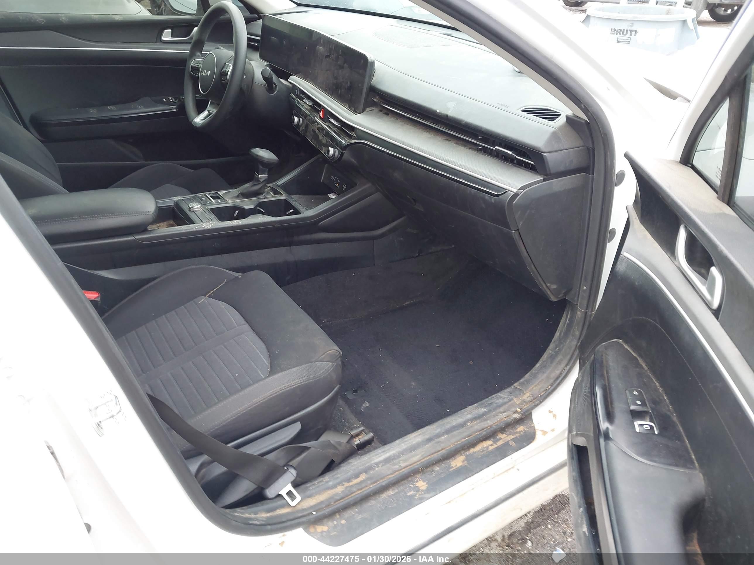 KIA K5 image 5