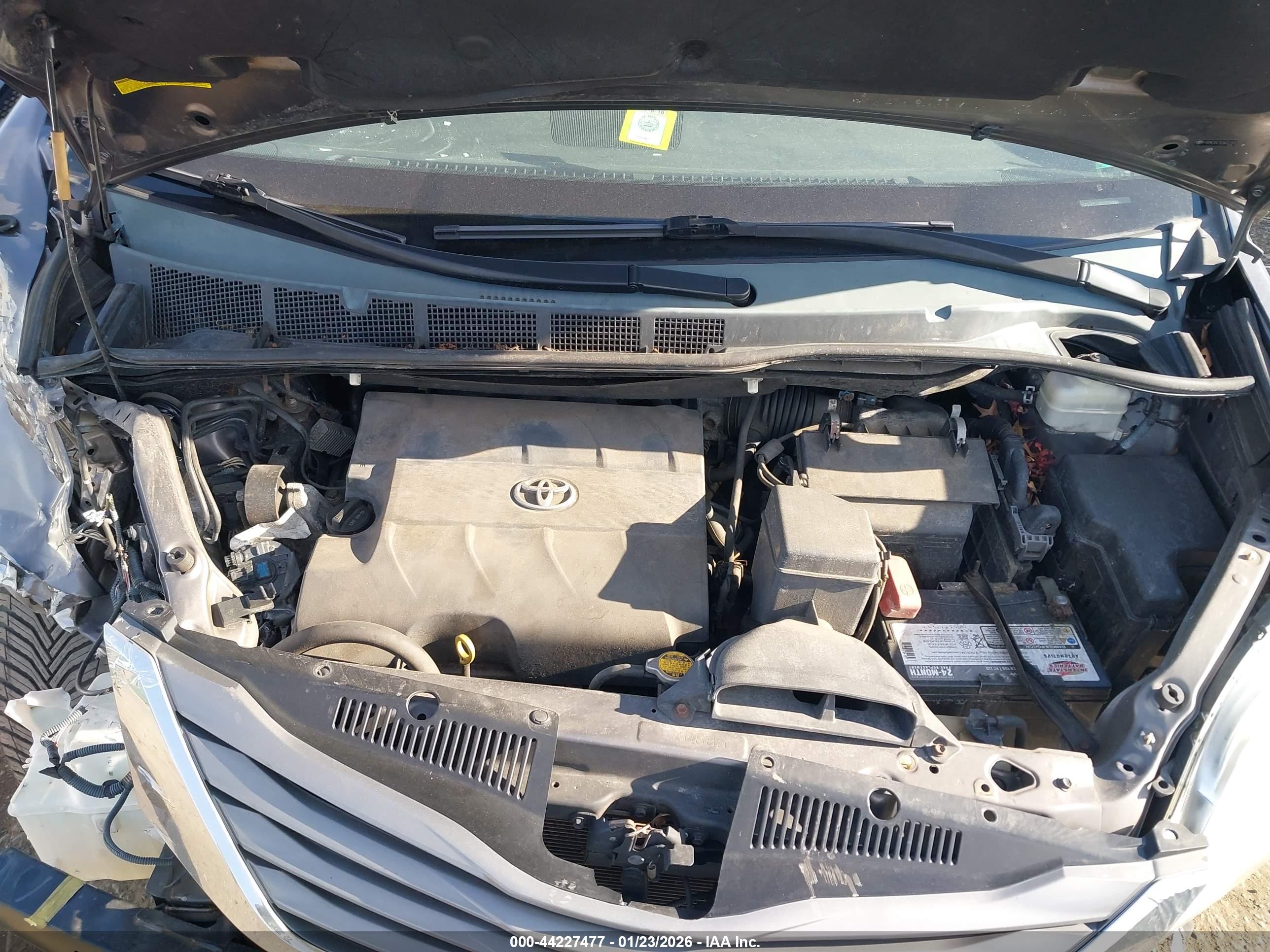 TOYOTA SIENNA image 10