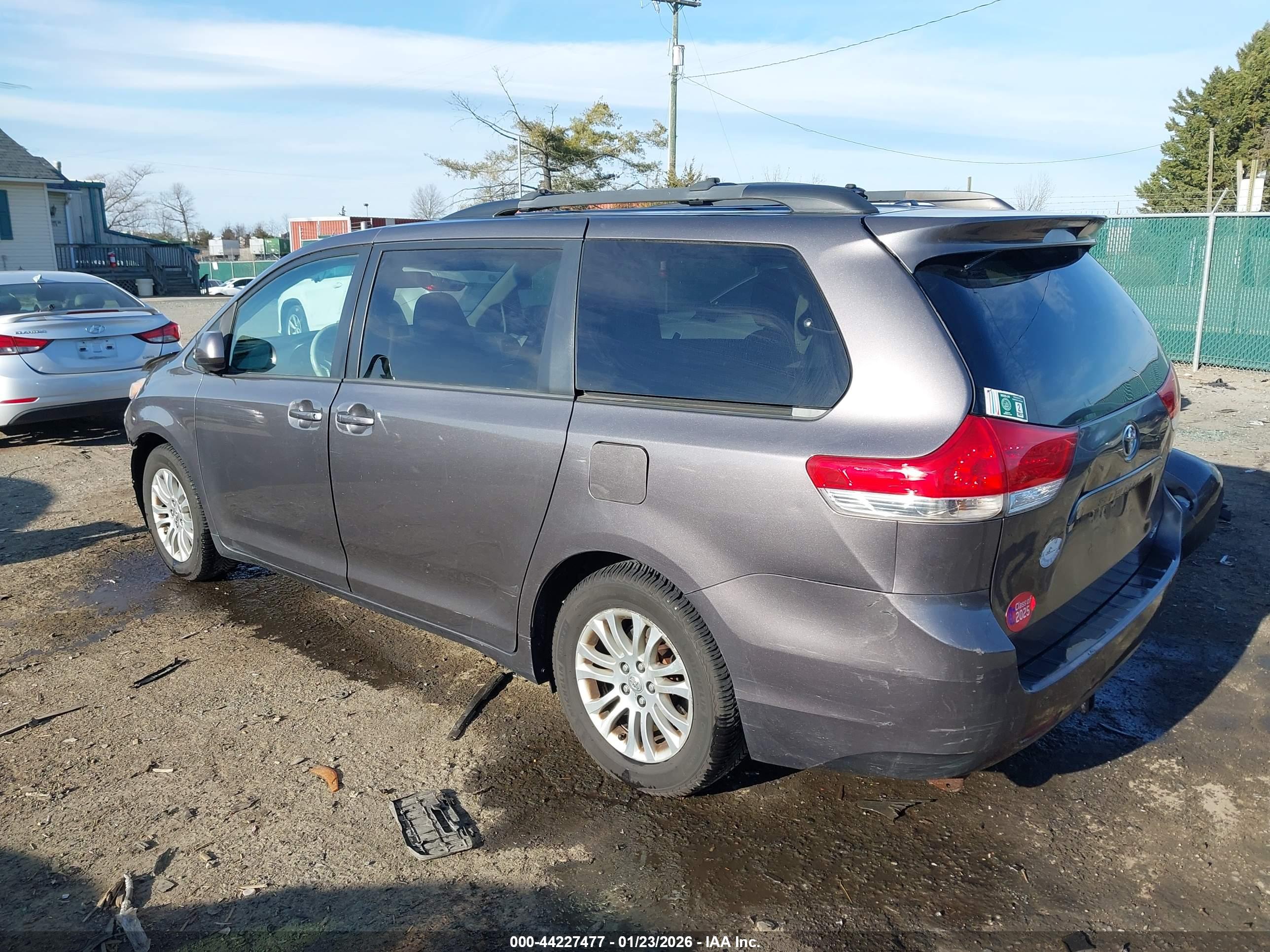 TOYOTA SIENNA image 3
