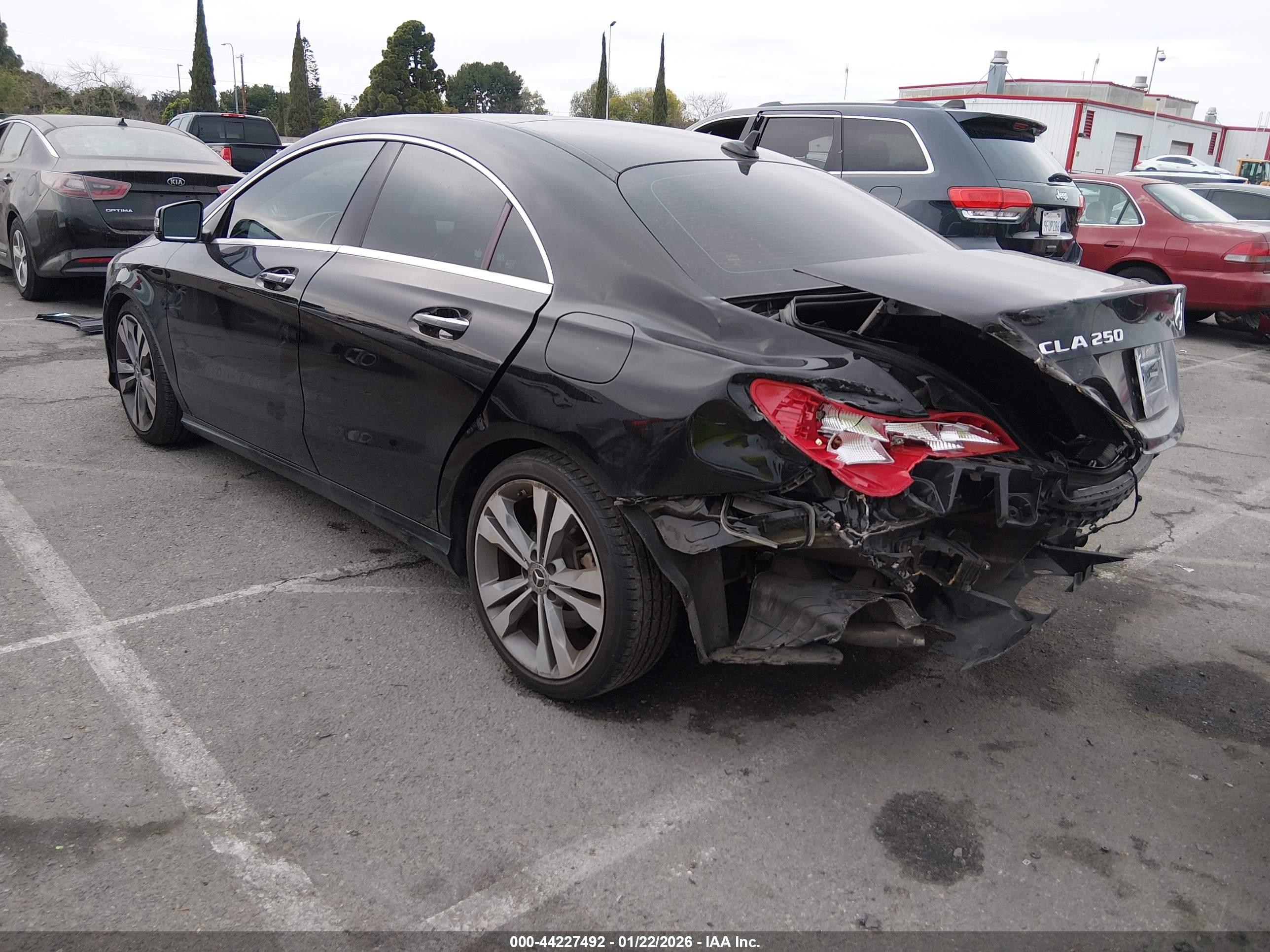 MERCEDES-BENZ CLA image 3