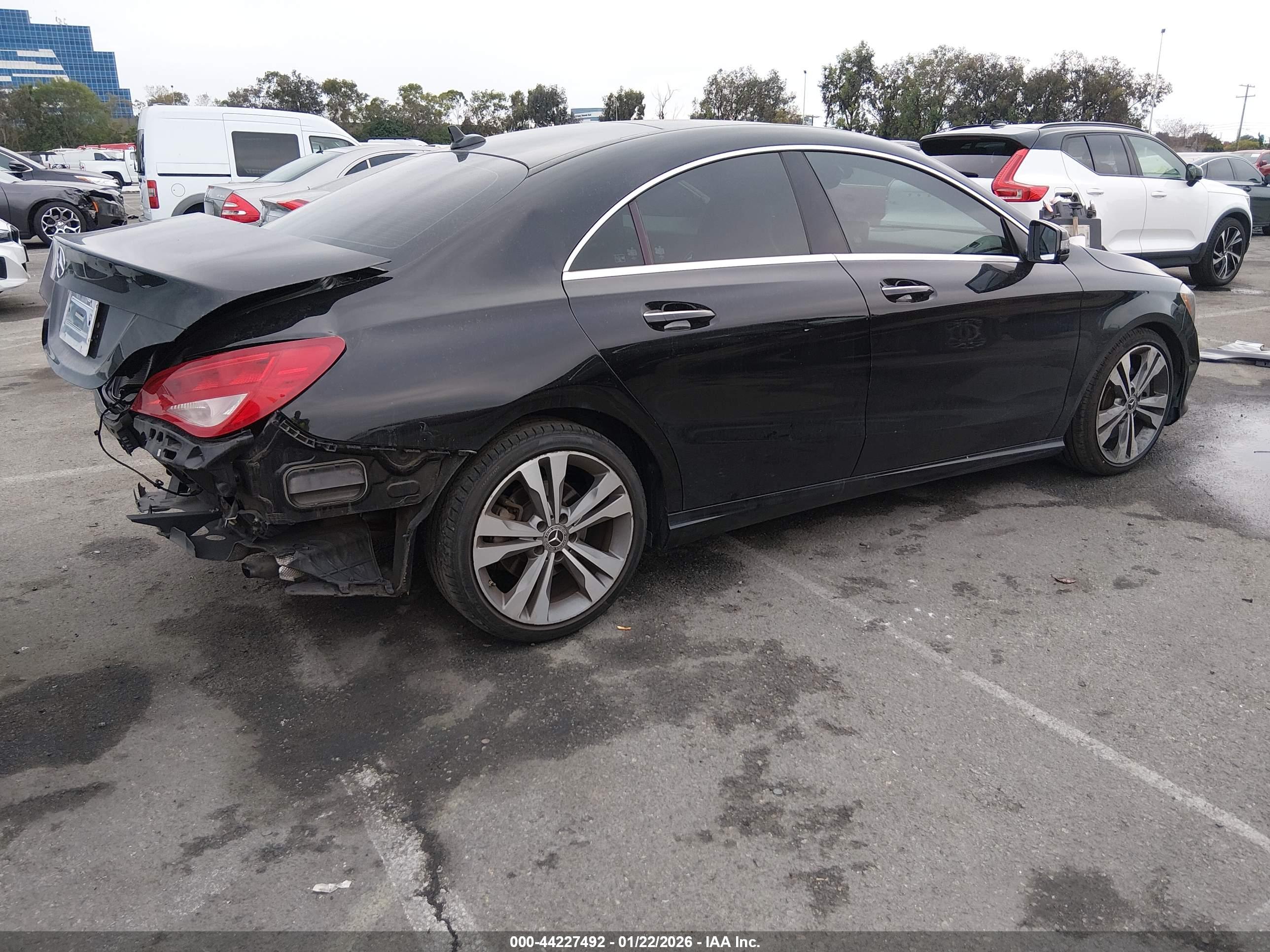 MERCEDES-BENZ CLA image 4