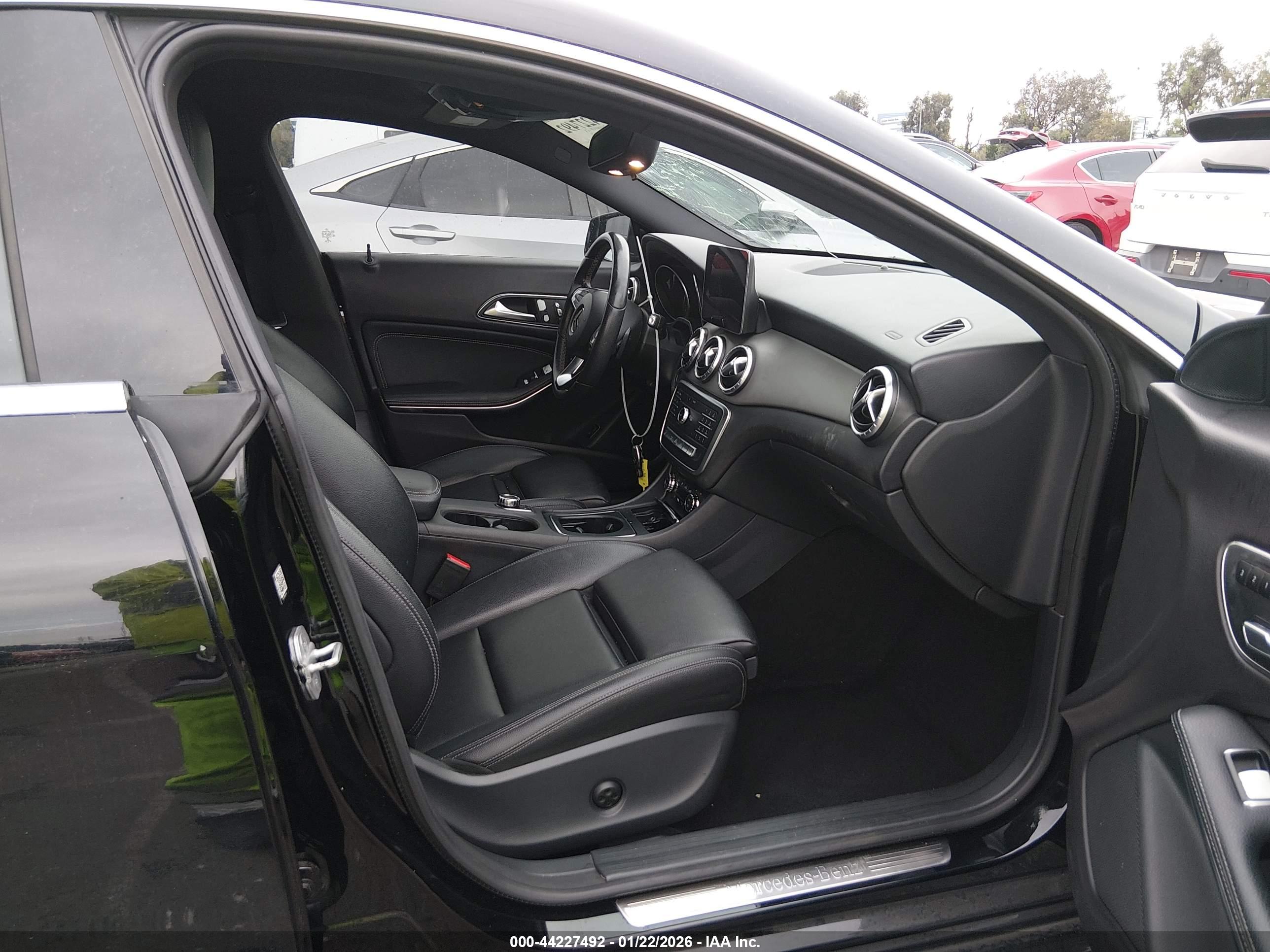 MERCEDES-BENZ CLA image 5