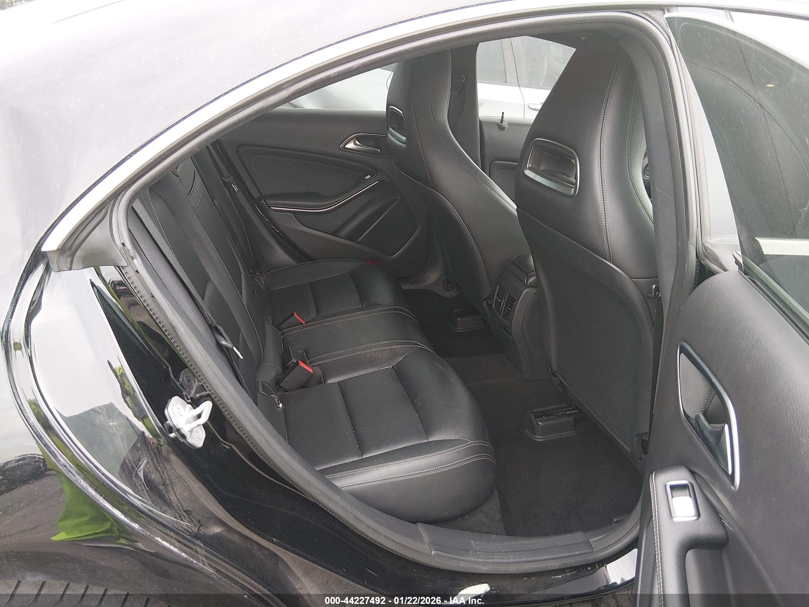 MERCEDES-BENZ CLA image 8