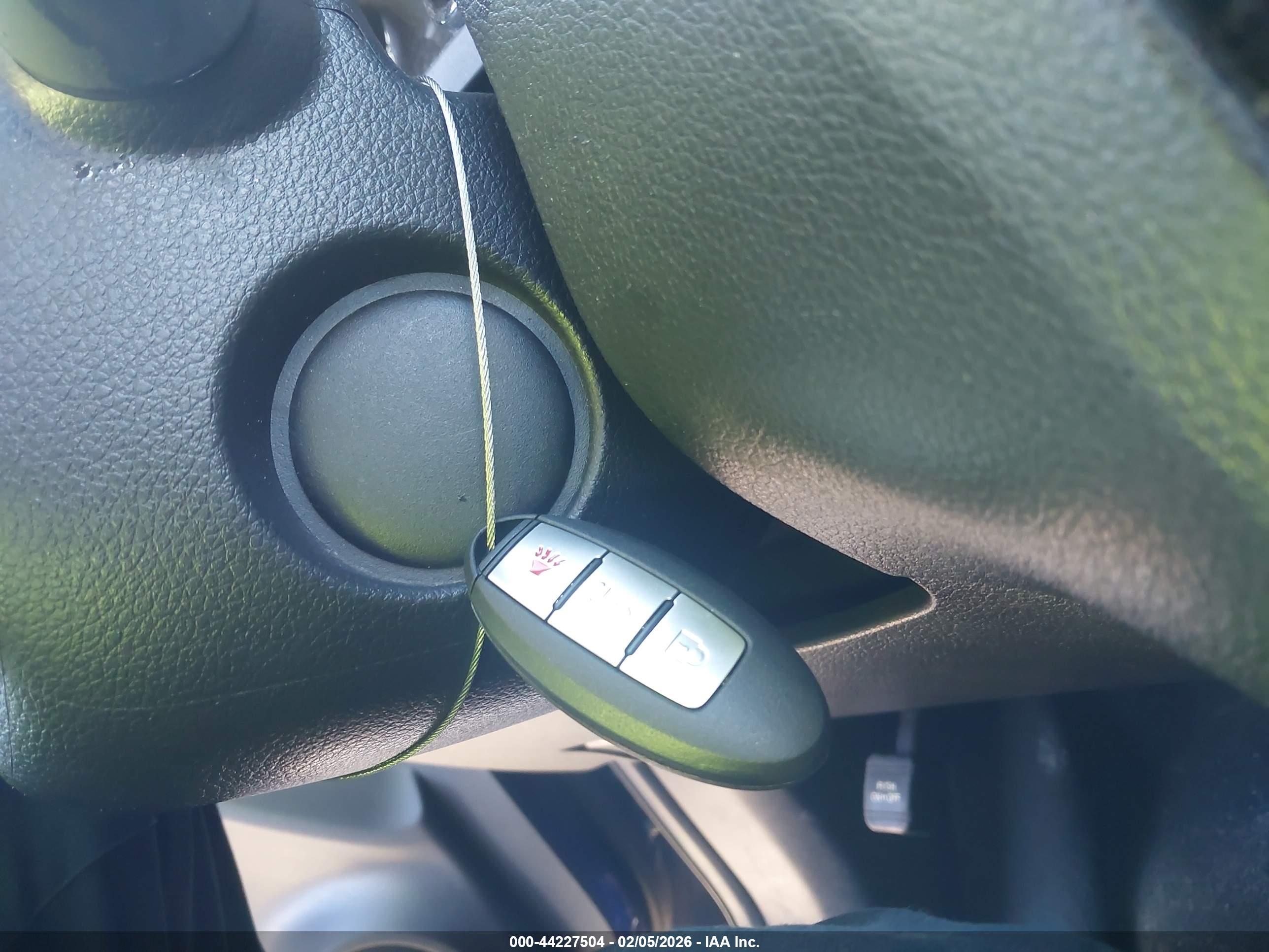 NISSAN ROGUE image 11