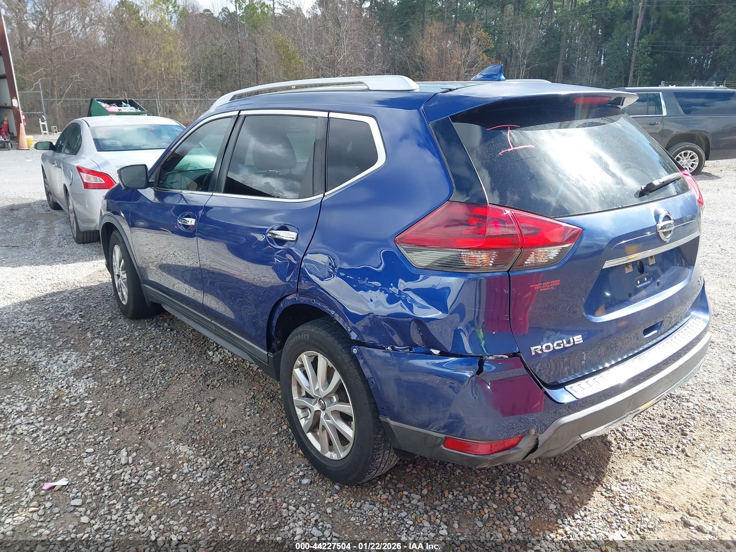 NISSAN ROGUE image 3