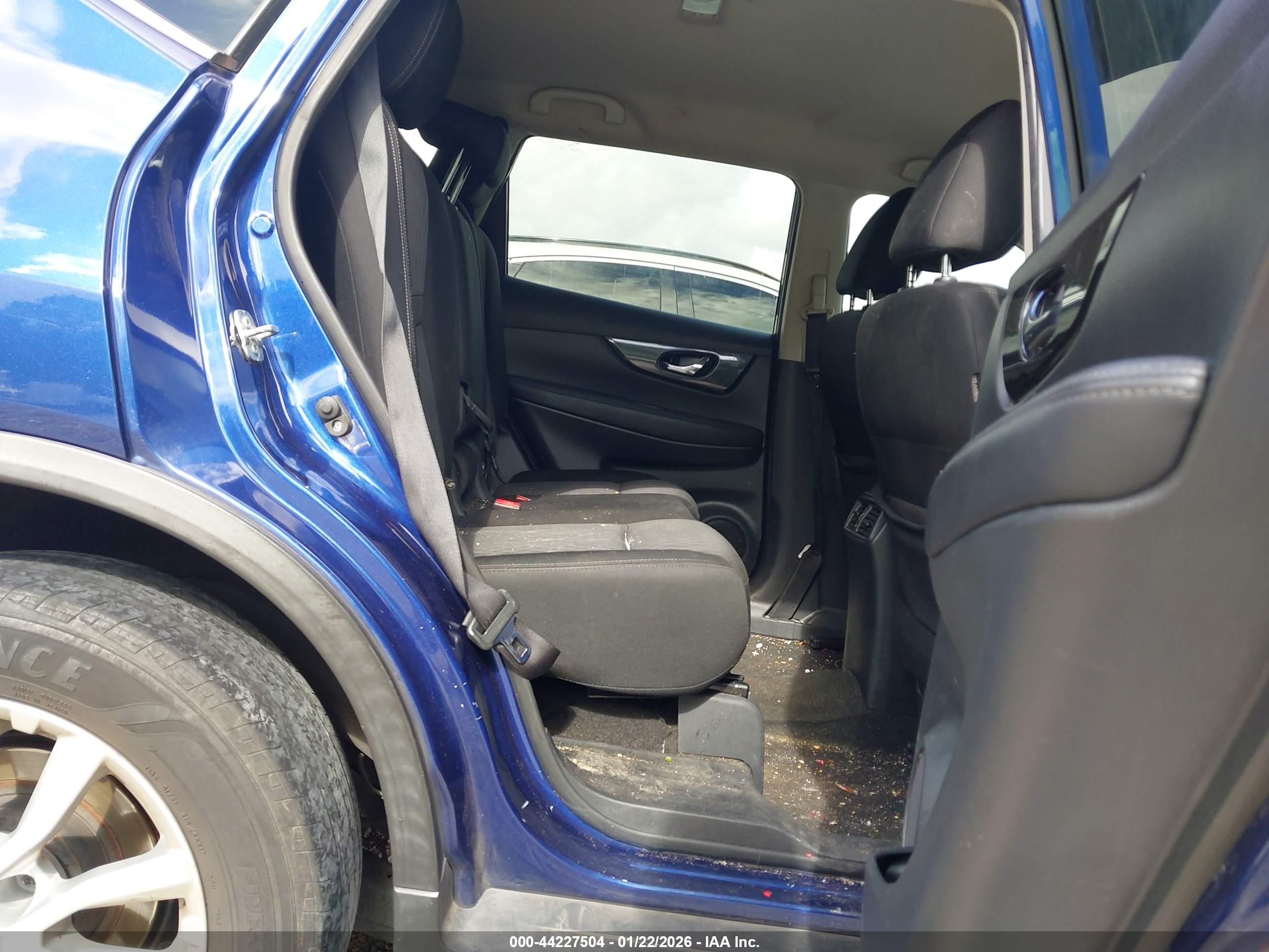 NISSAN ROGUE image 8