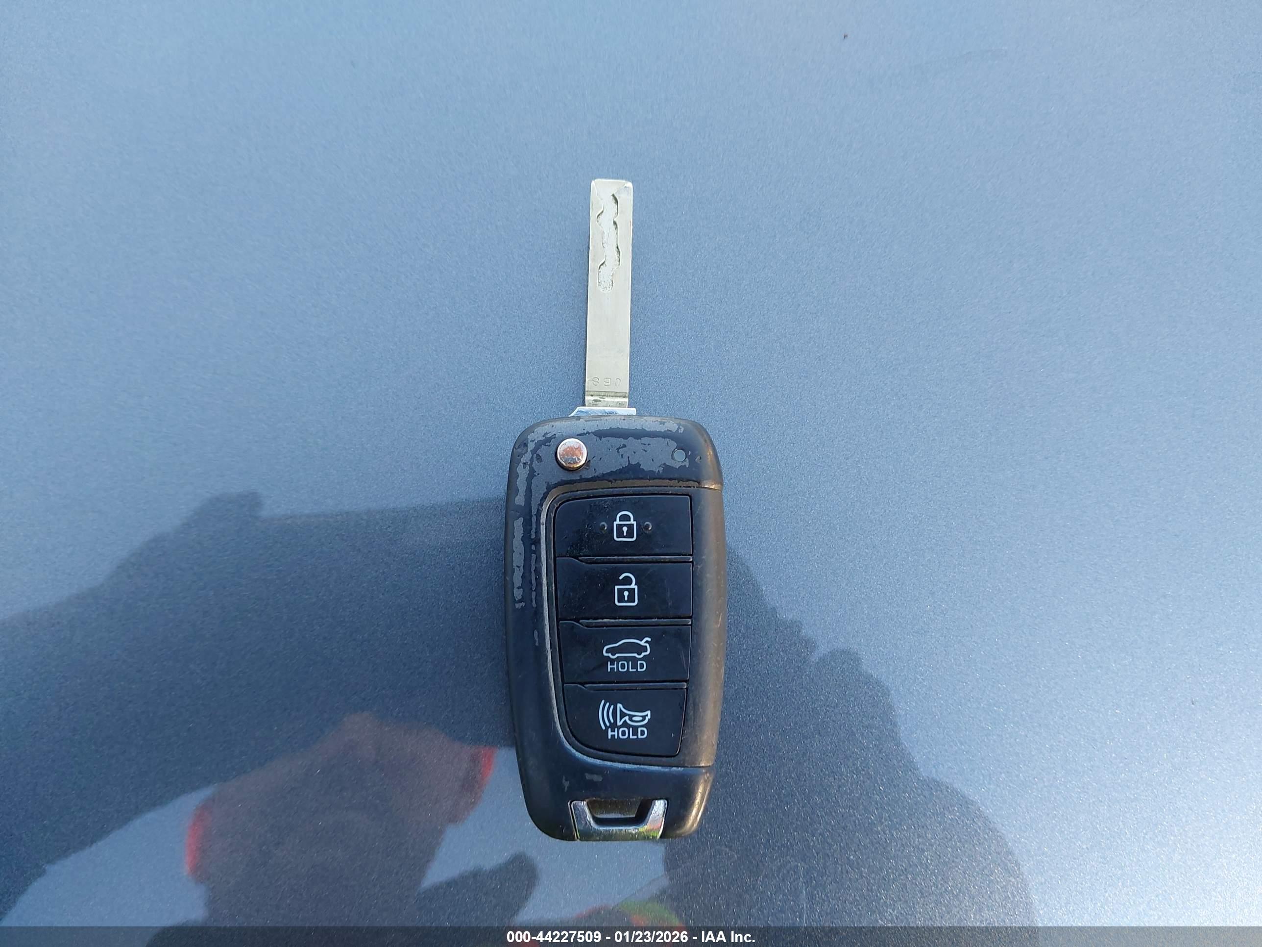 HYUNDAI ELANTRA image 11