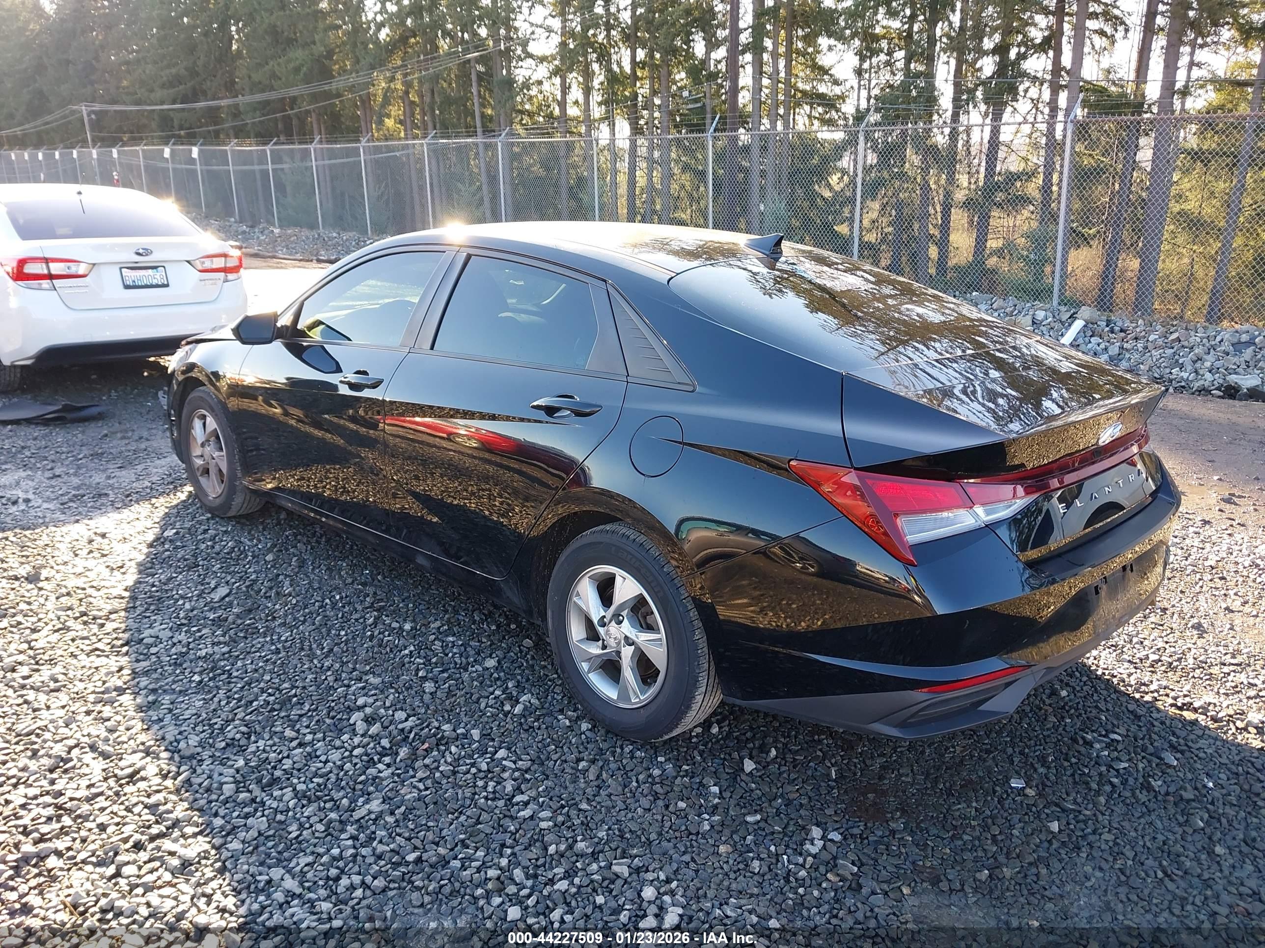 HYUNDAI ELANTRA image 3