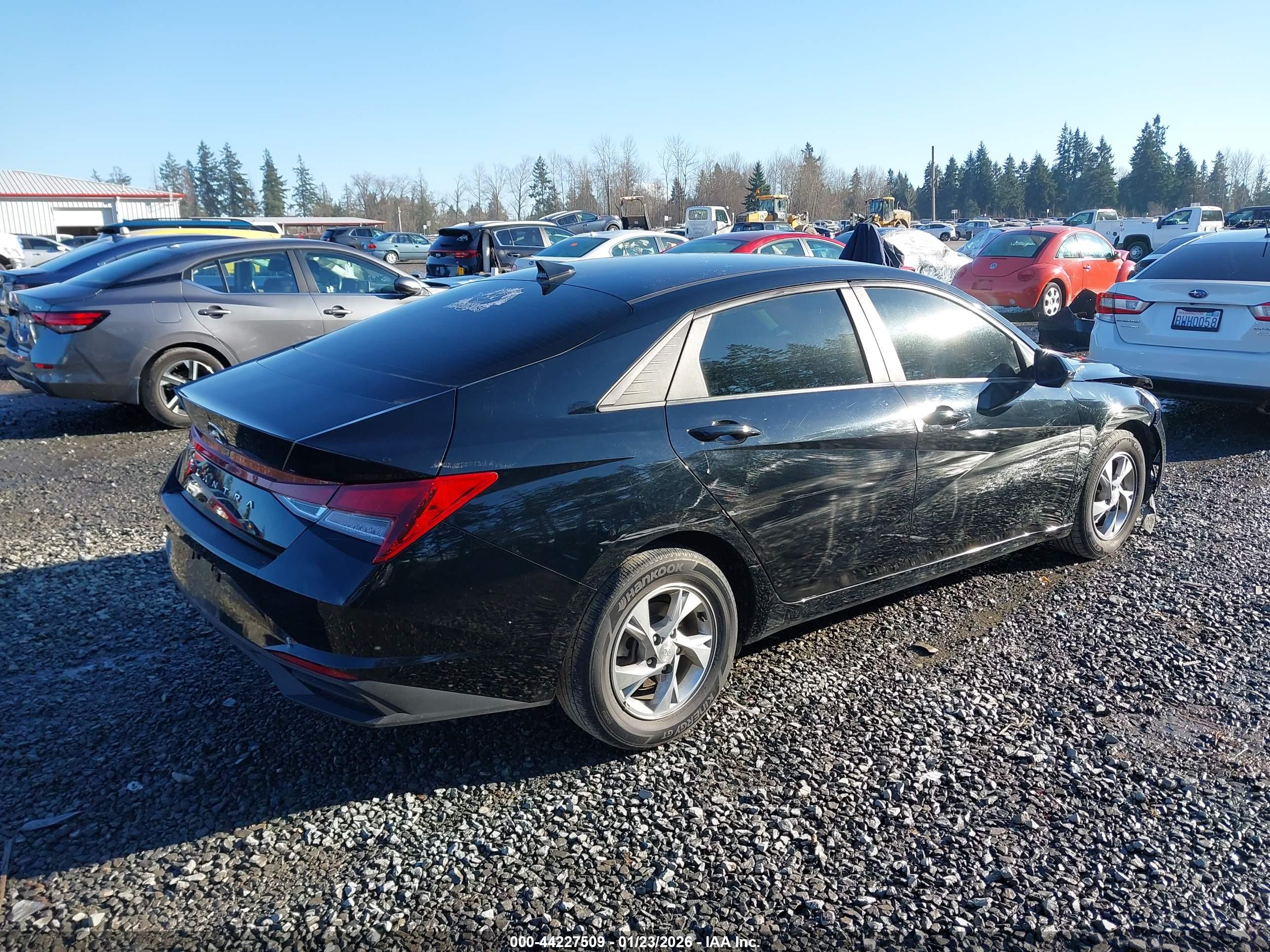 HYUNDAI ELANTRA image 4