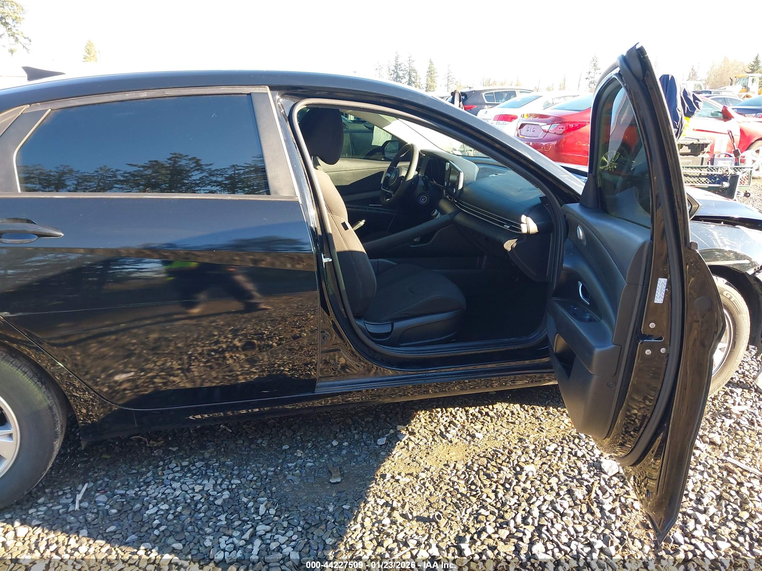 HYUNDAI ELANTRA image 5