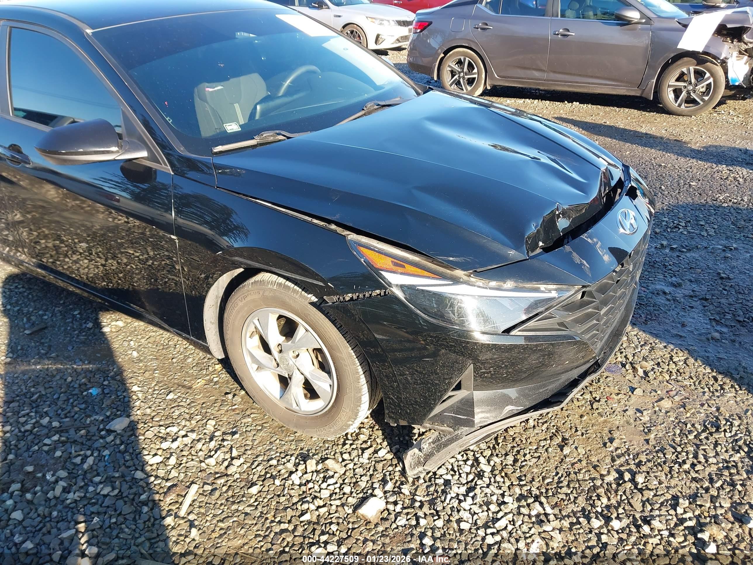 HYUNDAI ELANTRA image 6