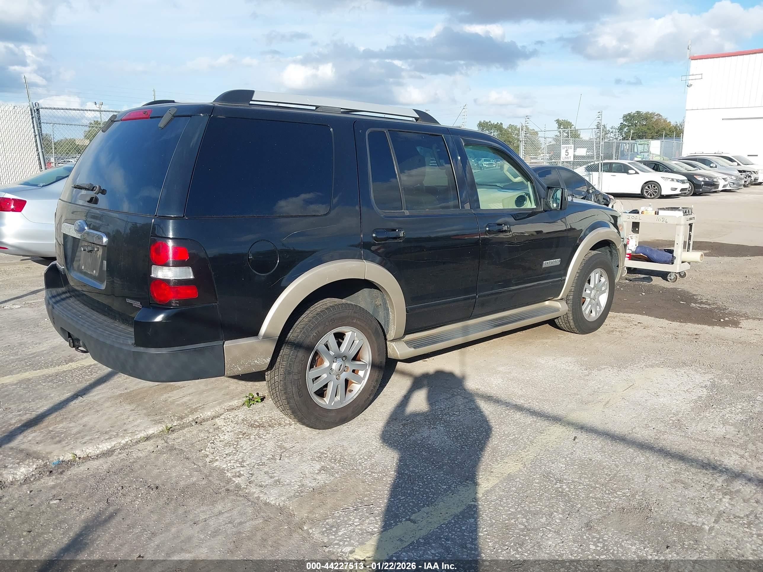 FORD EXPLORER image 4