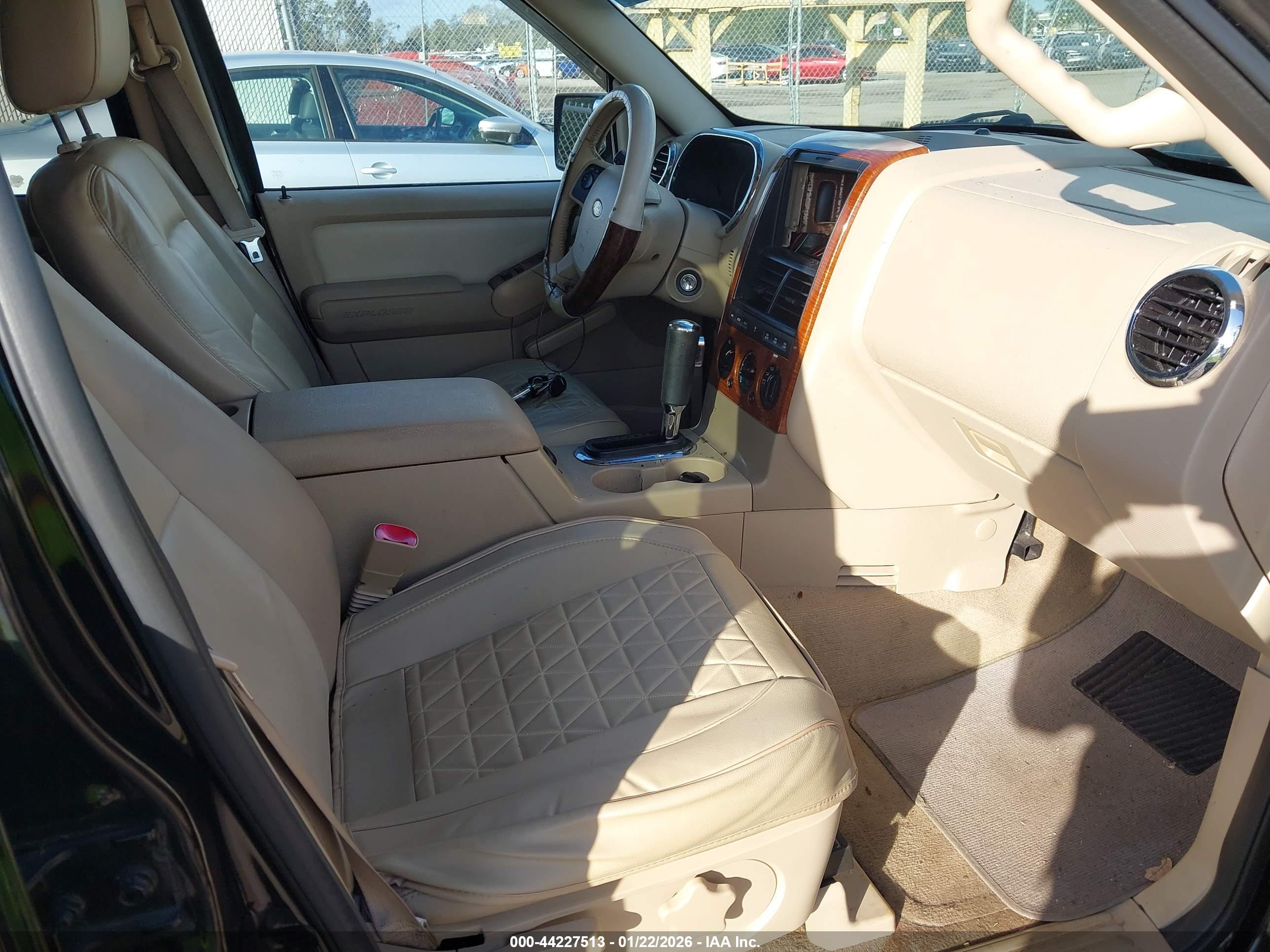 FORD EXPLORER image 5