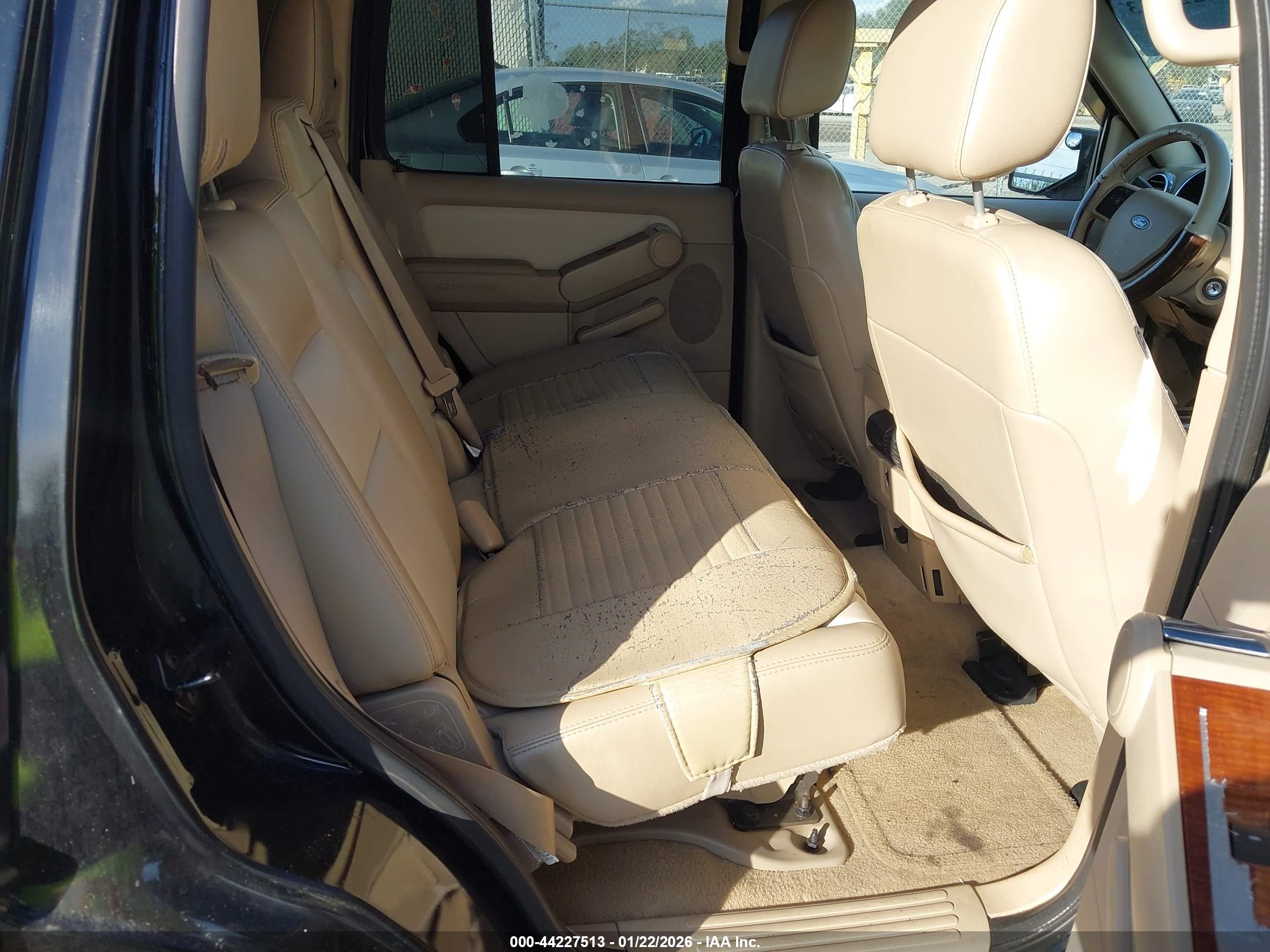 FORD EXPLORER image 8