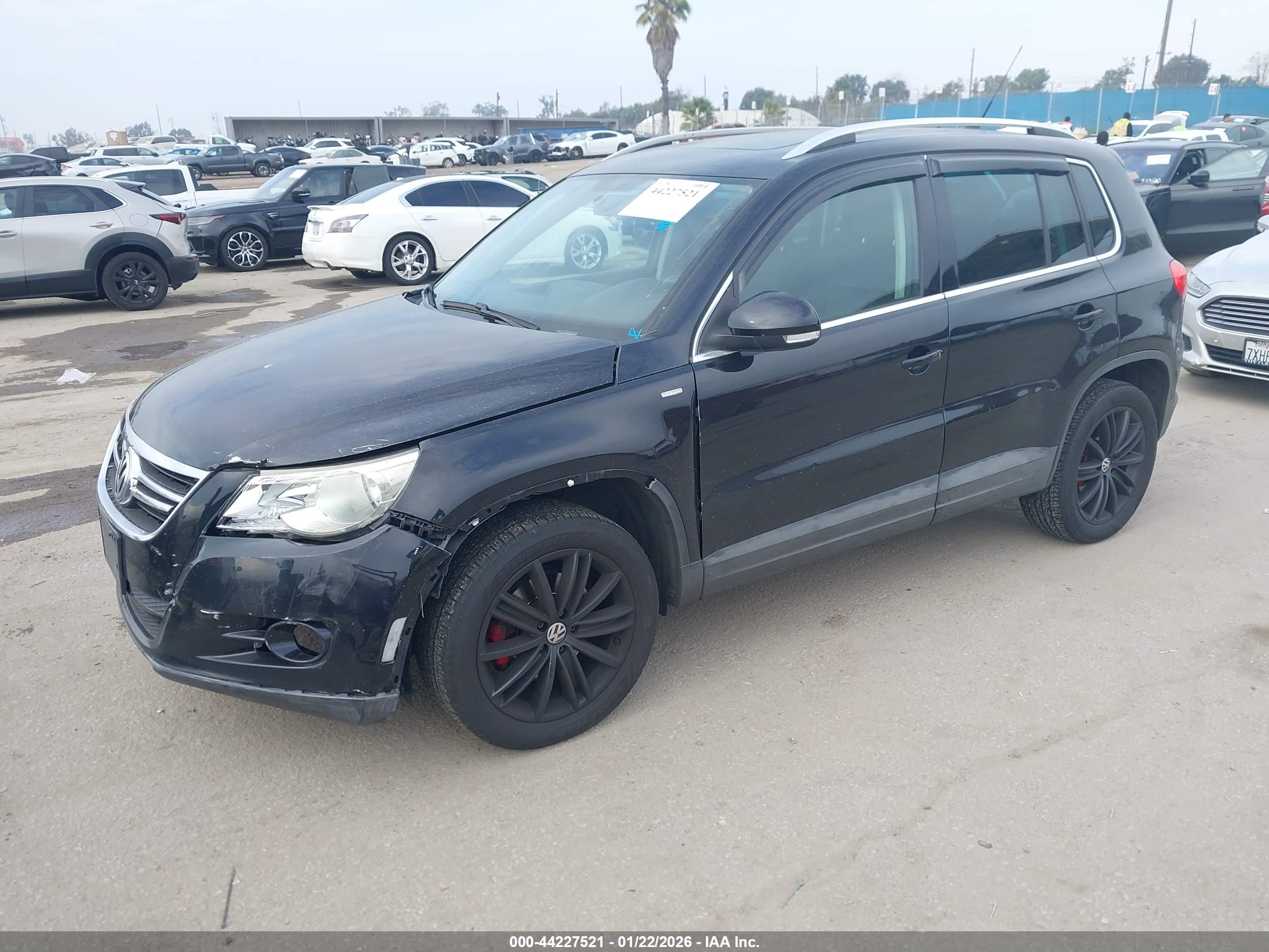 VOLKSWAGEN TIGUAN image 2