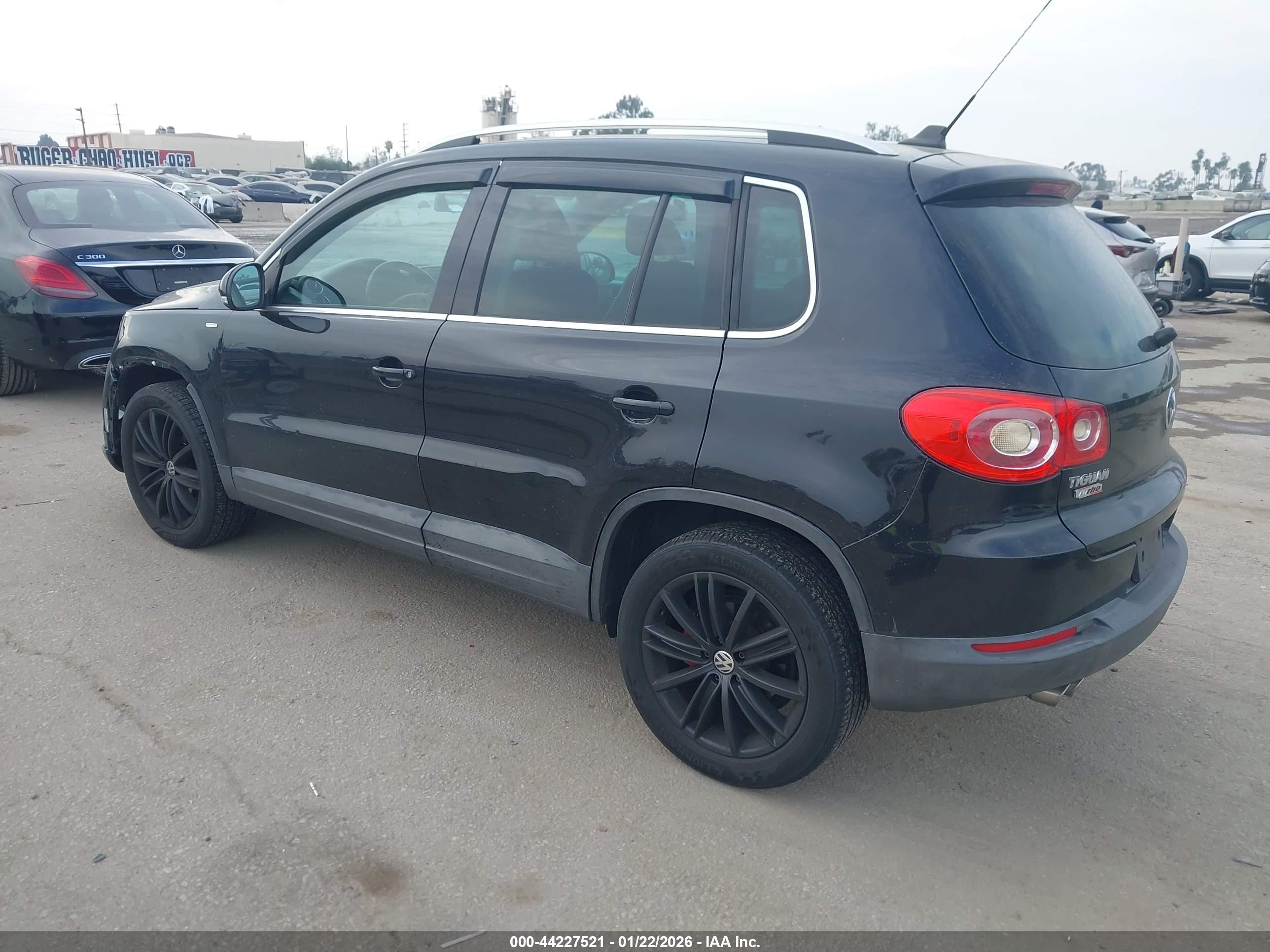 VOLKSWAGEN TIGUAN image 3