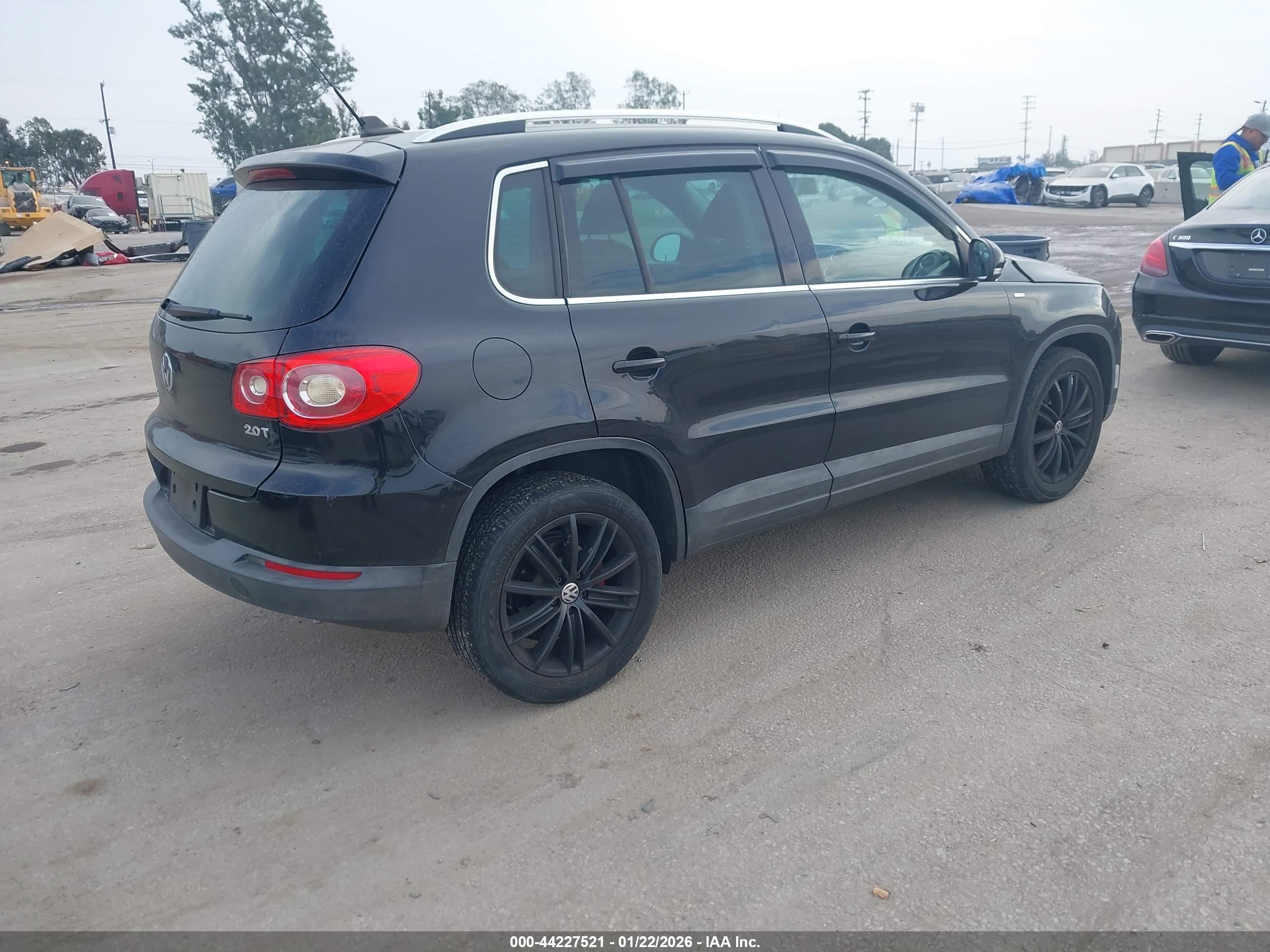 VOLKSWAGEN TIGUAN image 4