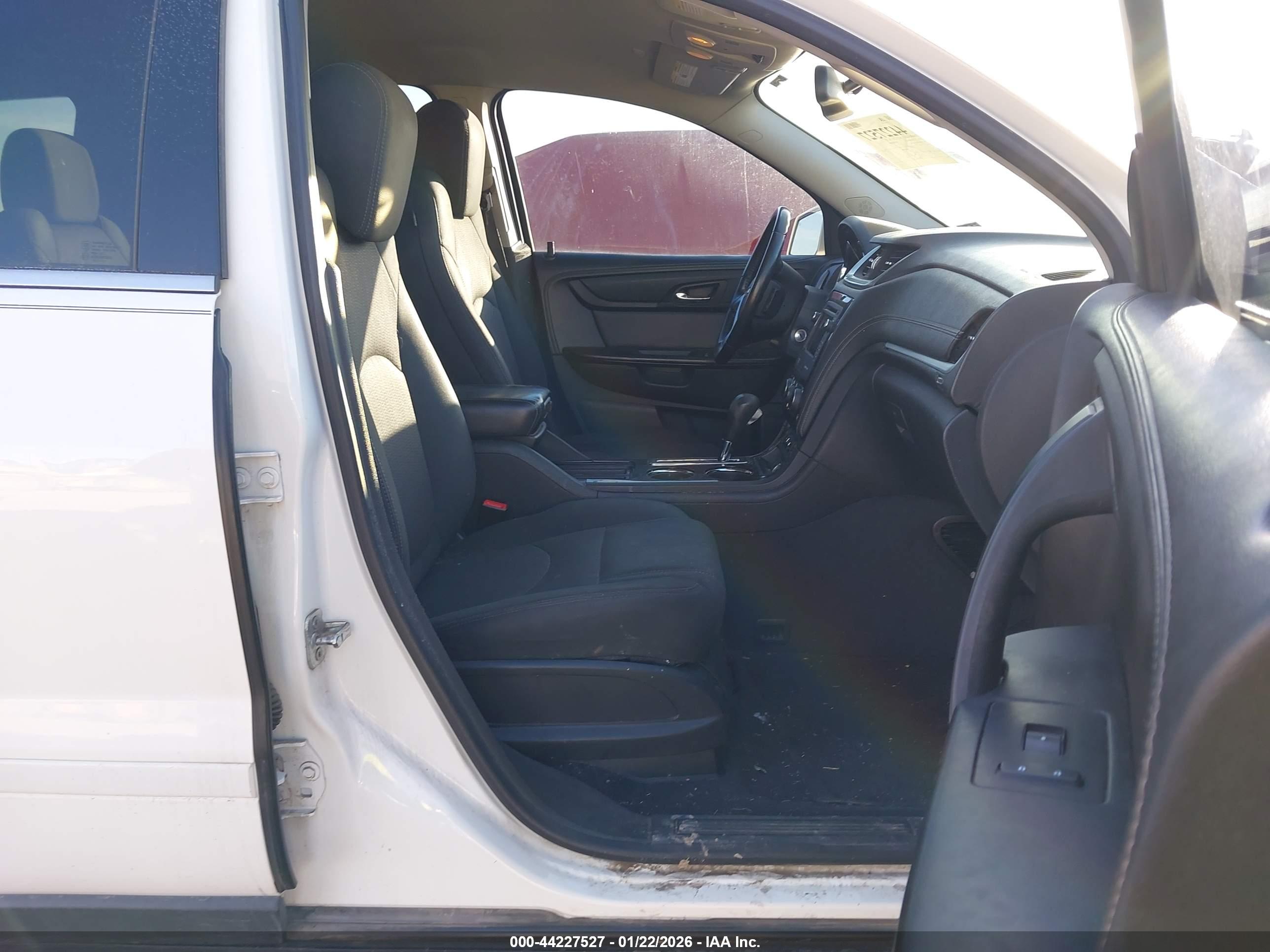 CHEVROLET TRAVERSE image 5