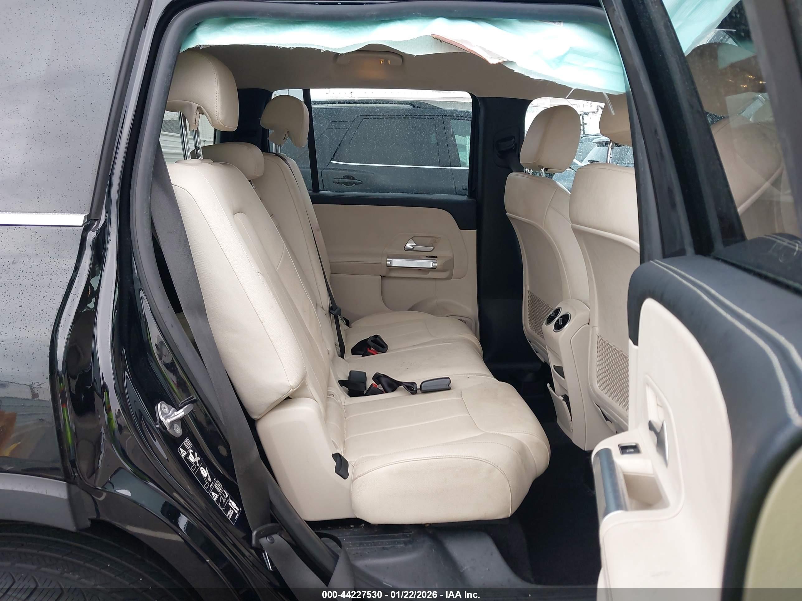 MERCEDES-BENZ GLB image 8