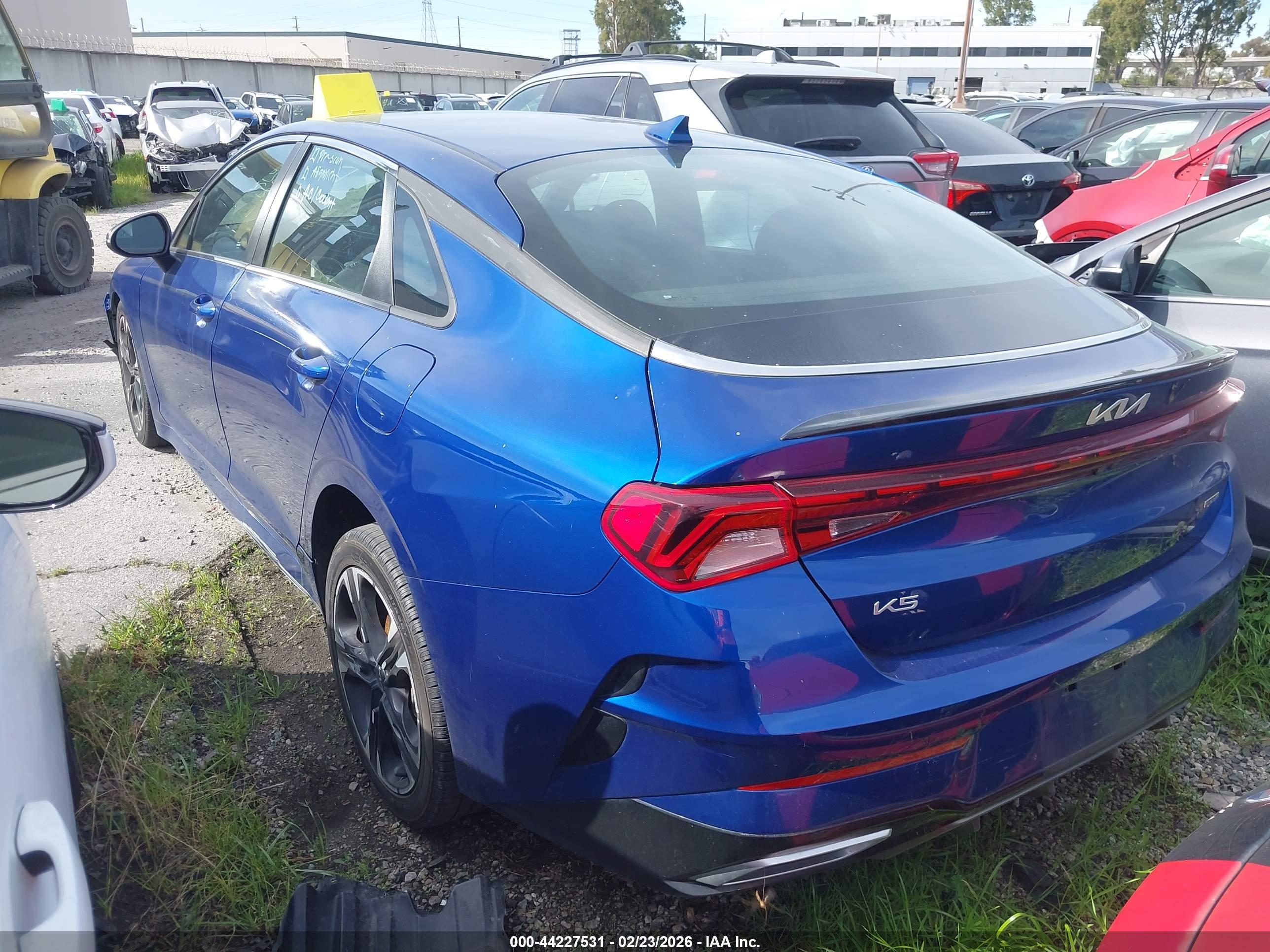 KIA K5 image 3