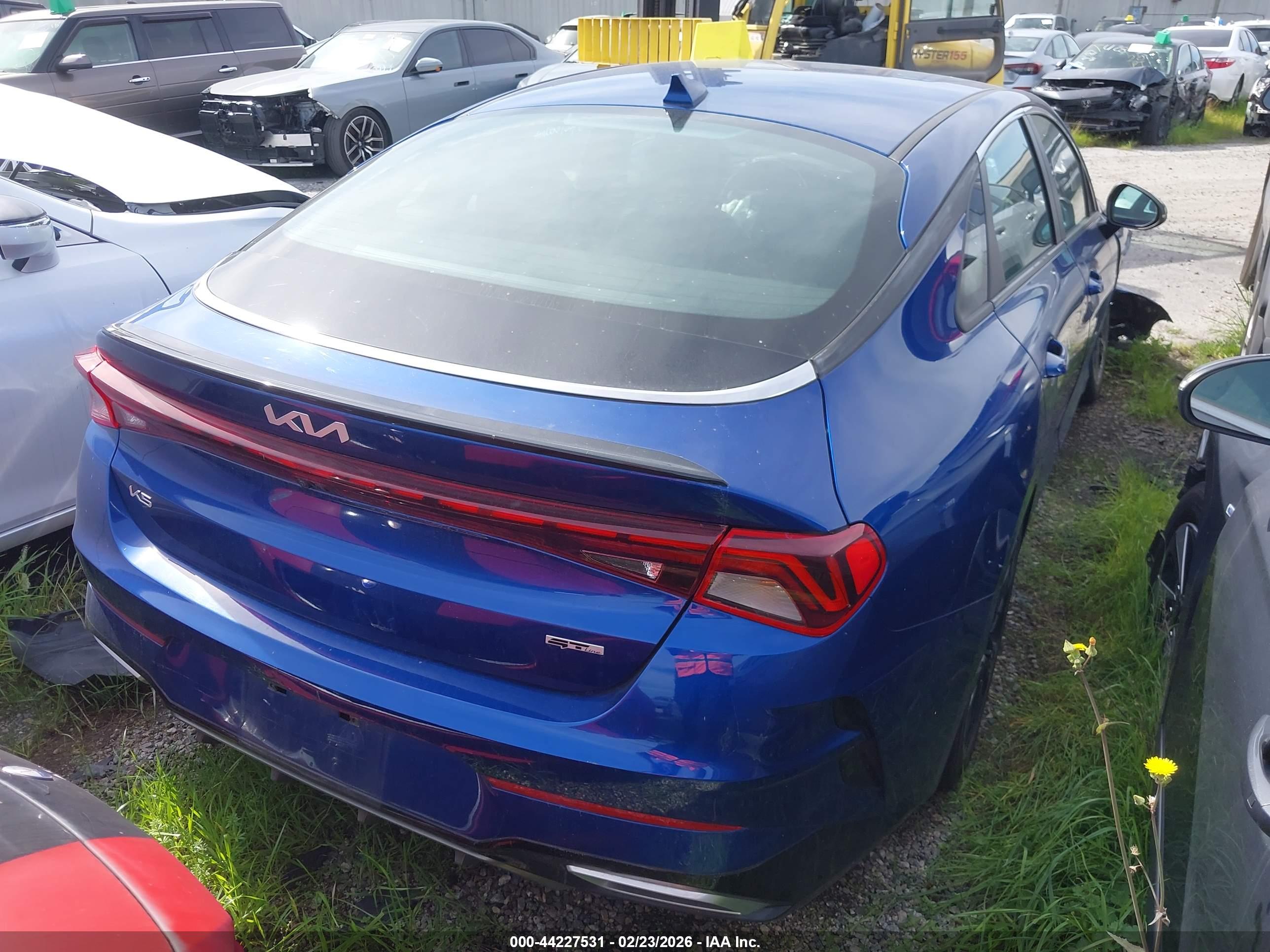 KIA K5 image 4