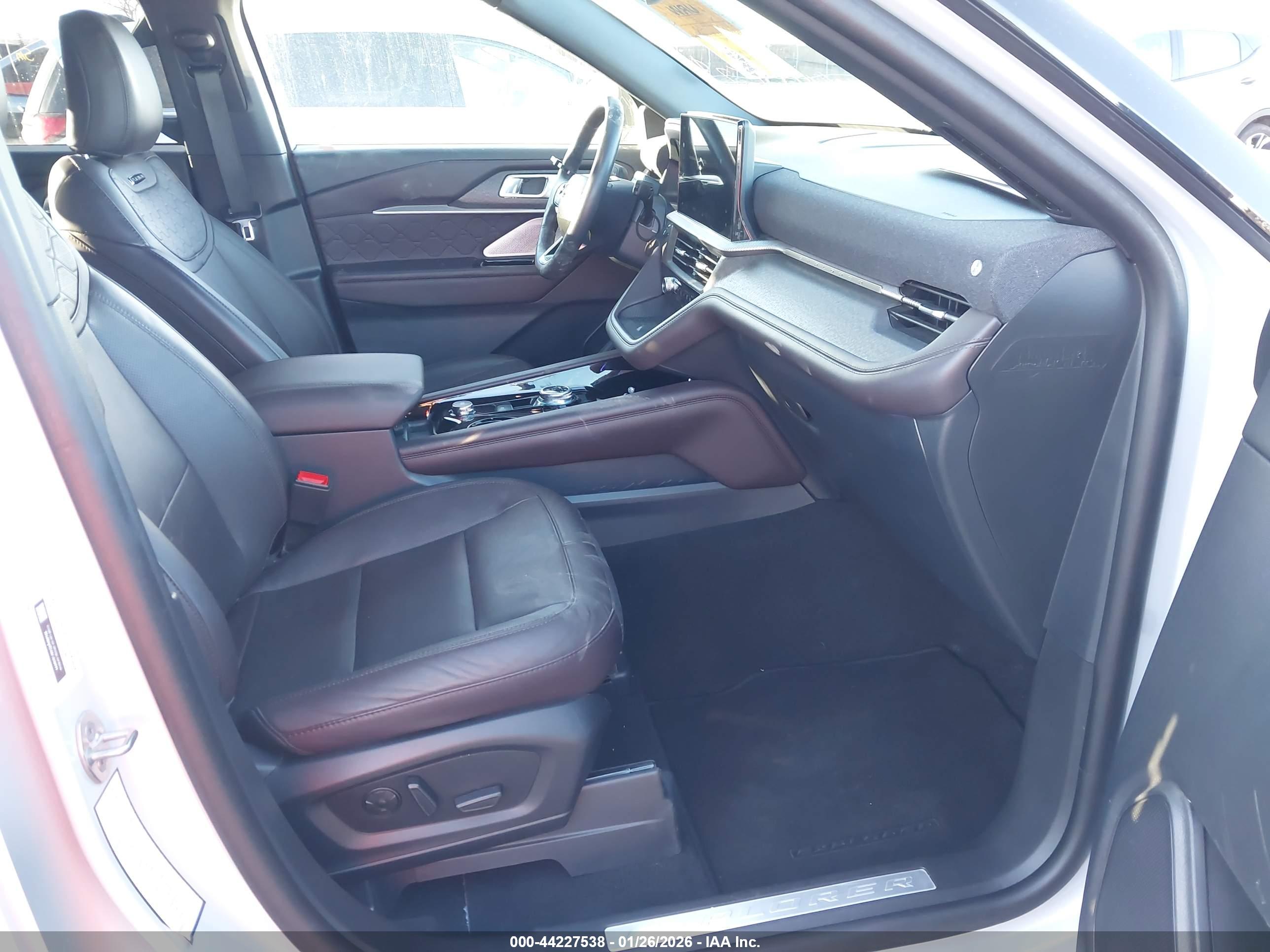 FORD EXPLORER image 5