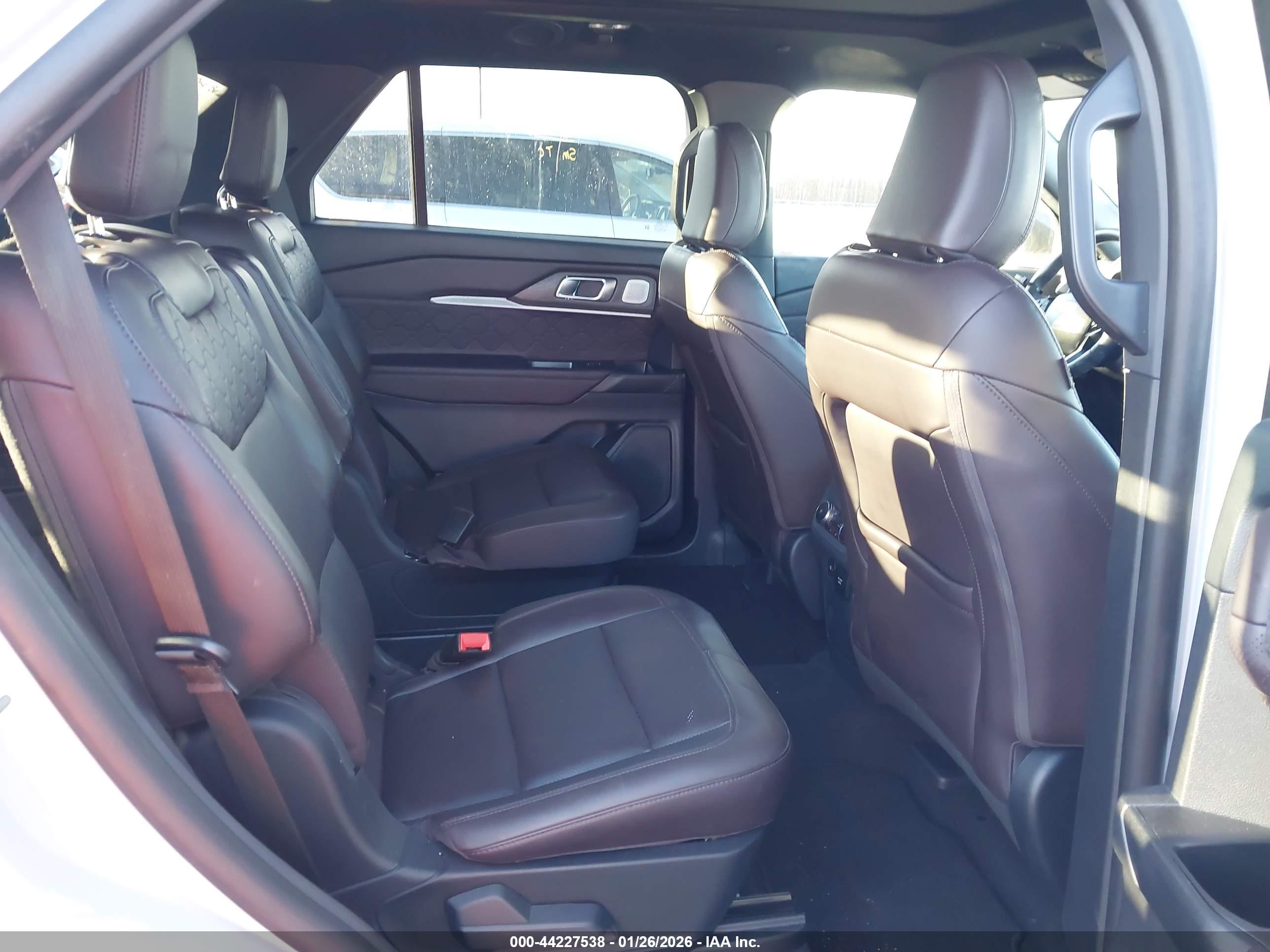 FORD EXPLORER image 8
