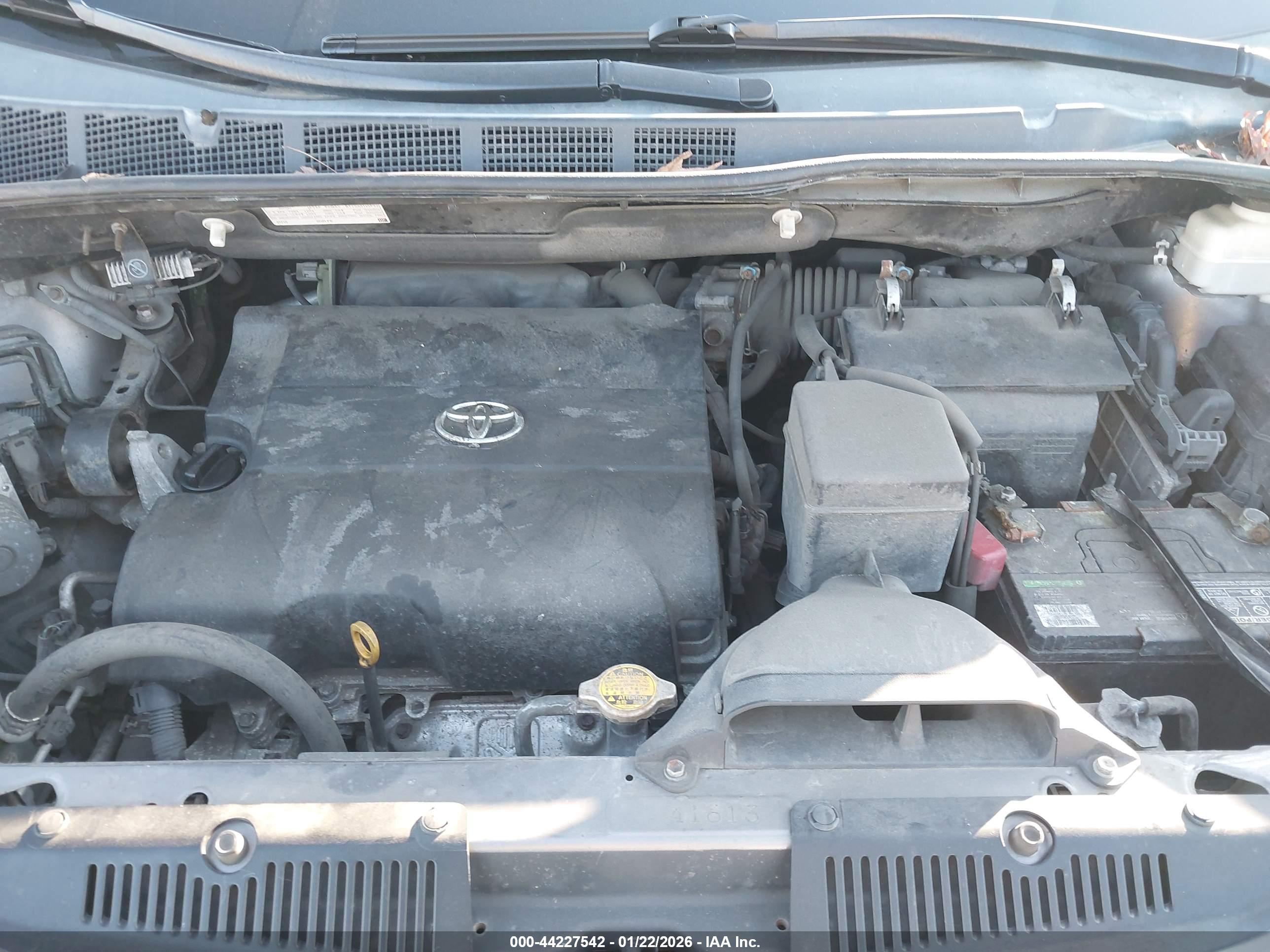 TOYOTA SIENNA image 10