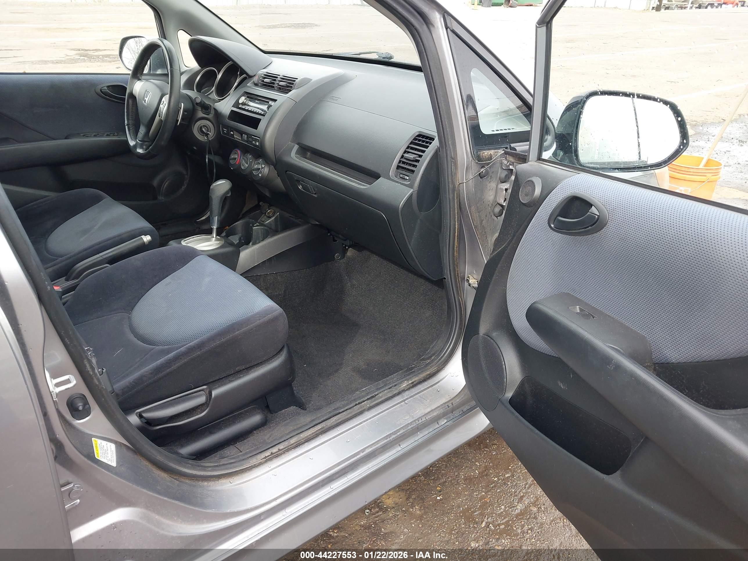 HONDA FIT image 5