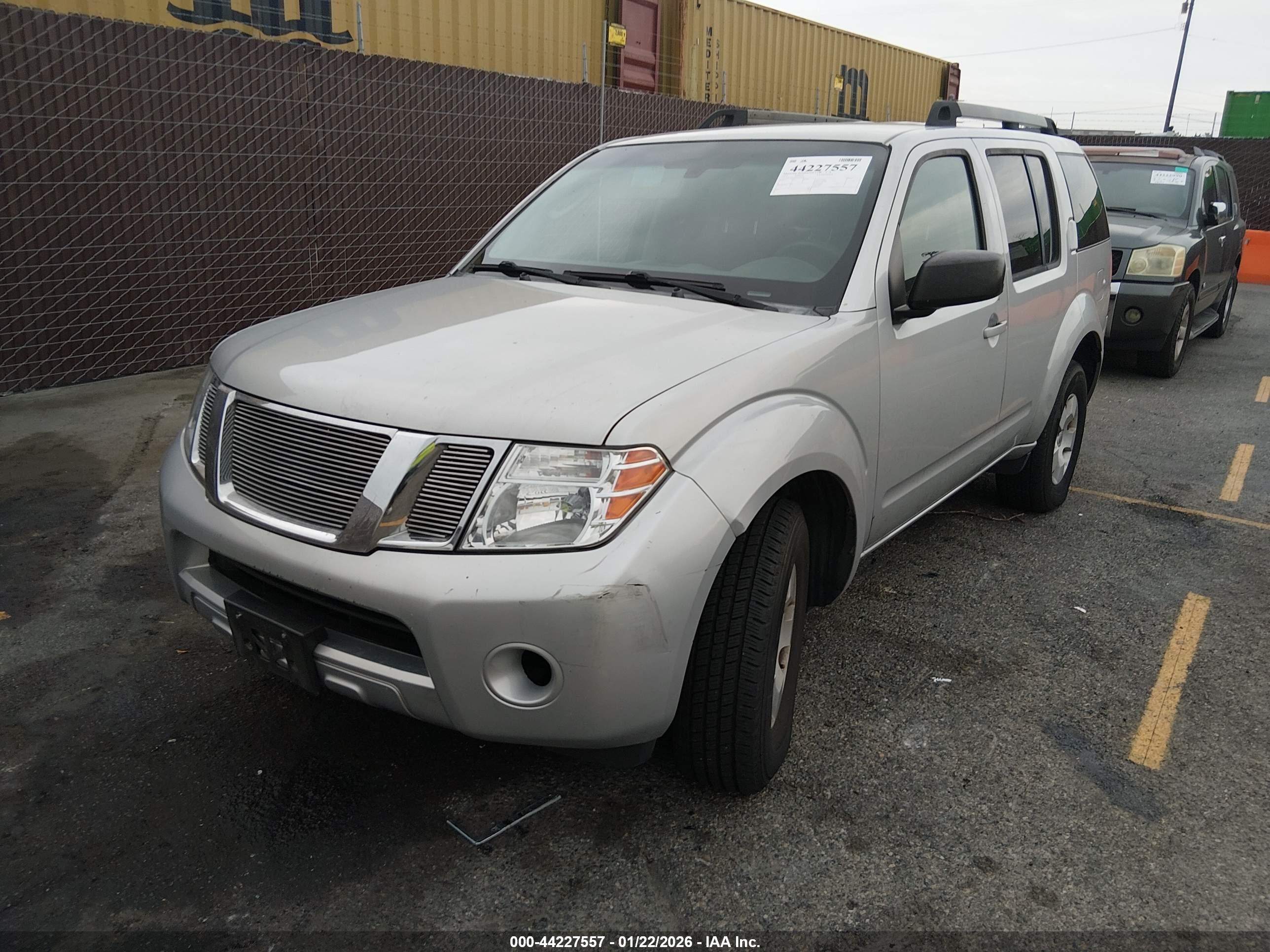 NISSAN PATHFINDER image 2