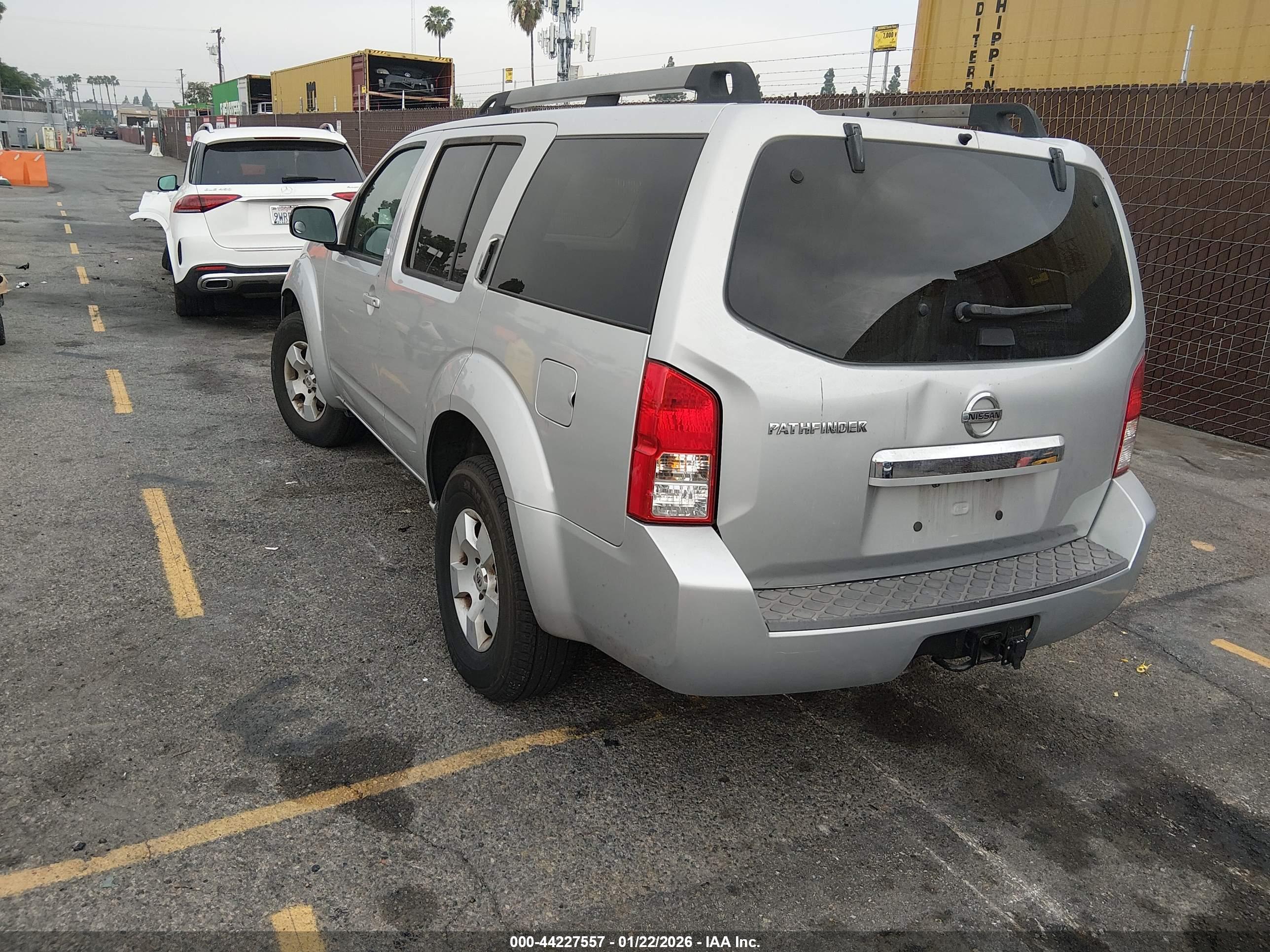 NISSAN PATHFINDER image 3