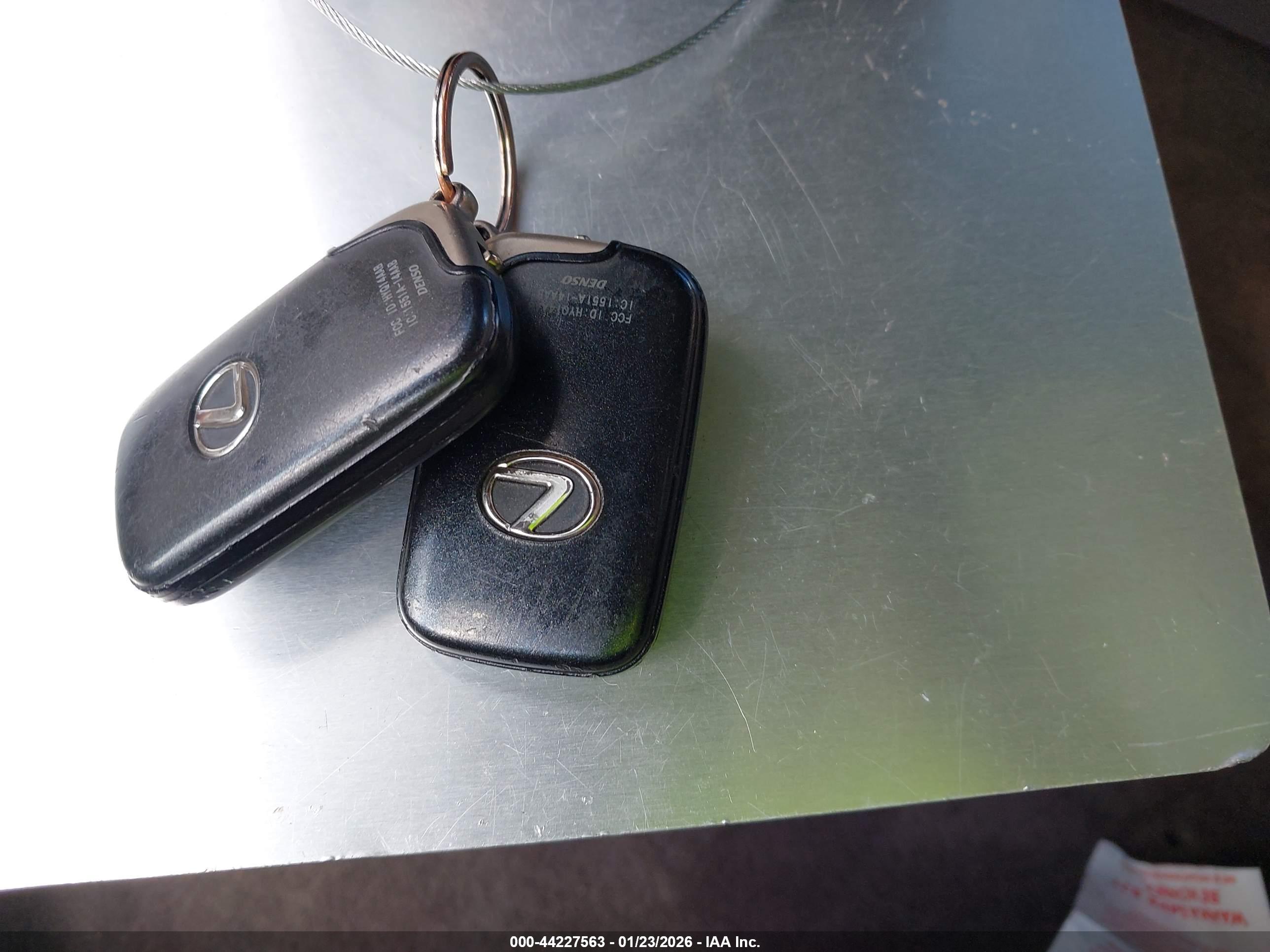 LEXUS IS image 11