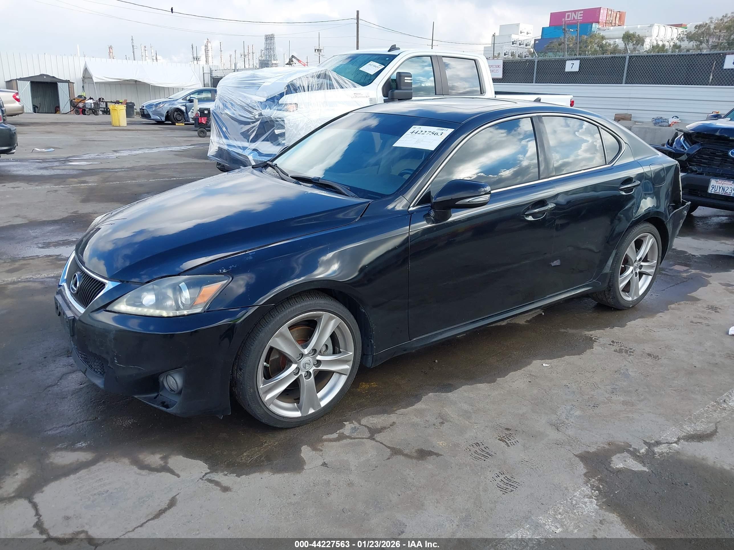 LEXUS IS image 2