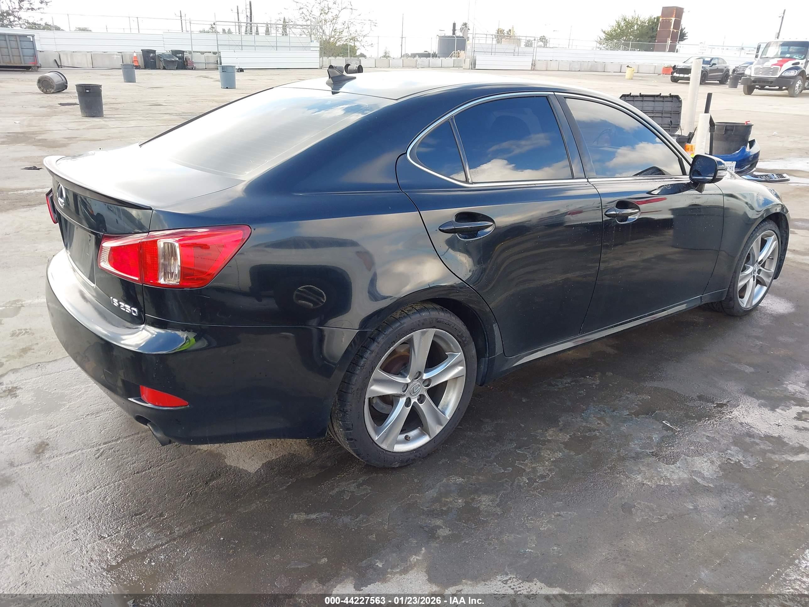 LEXUS IS image 4