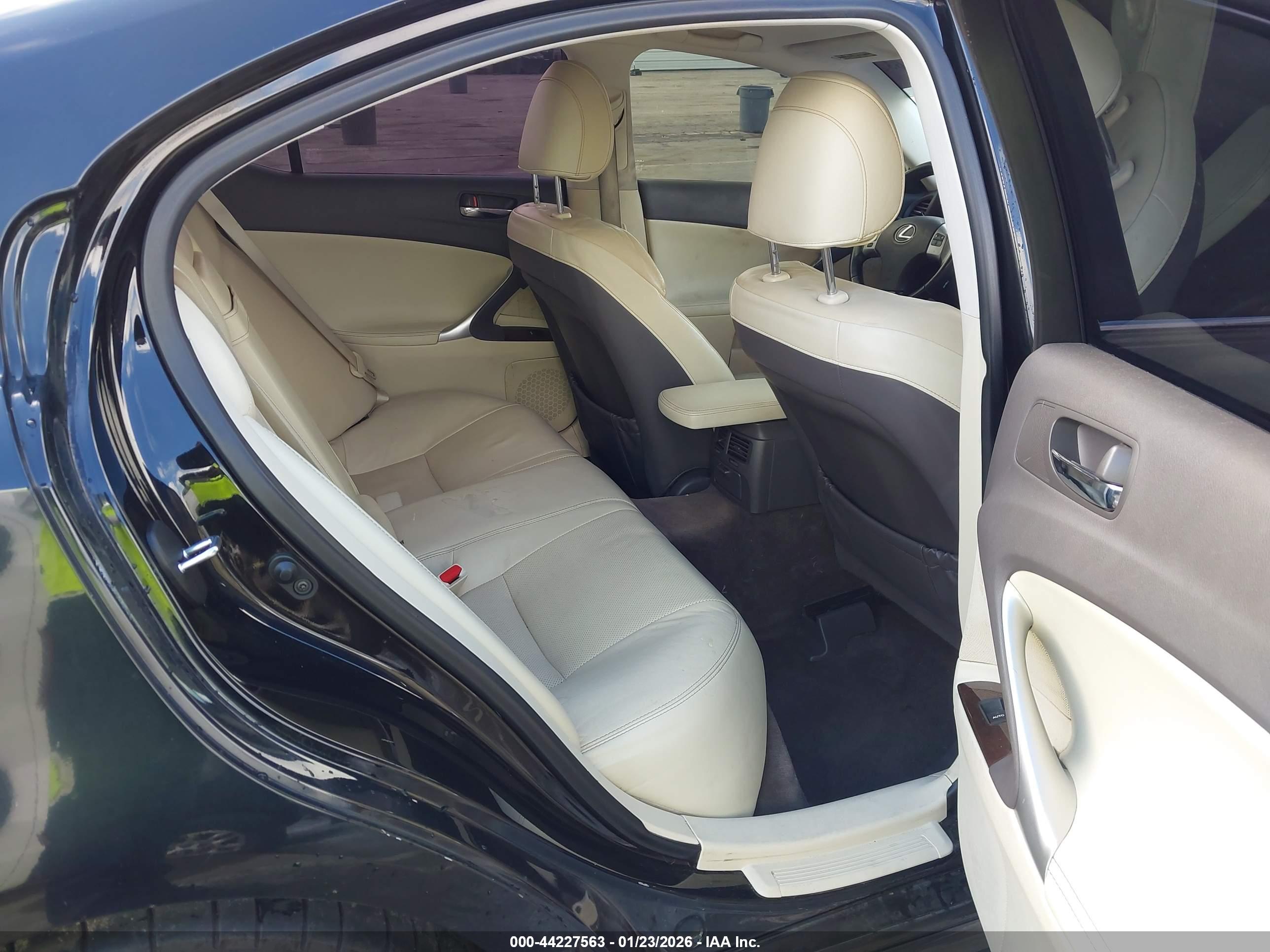 LEXUS IS image 8