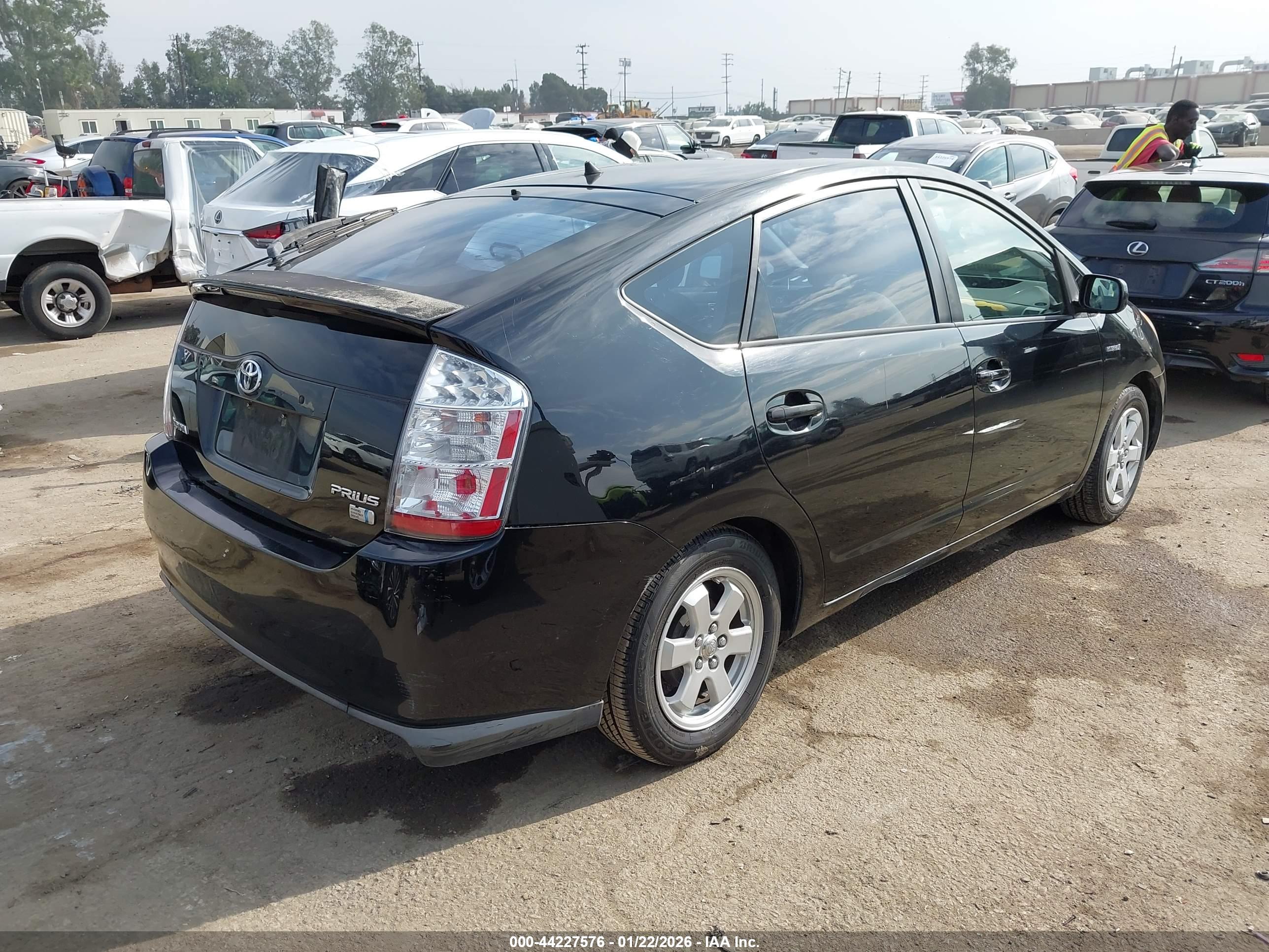 TOYOTA PRIUS image 4