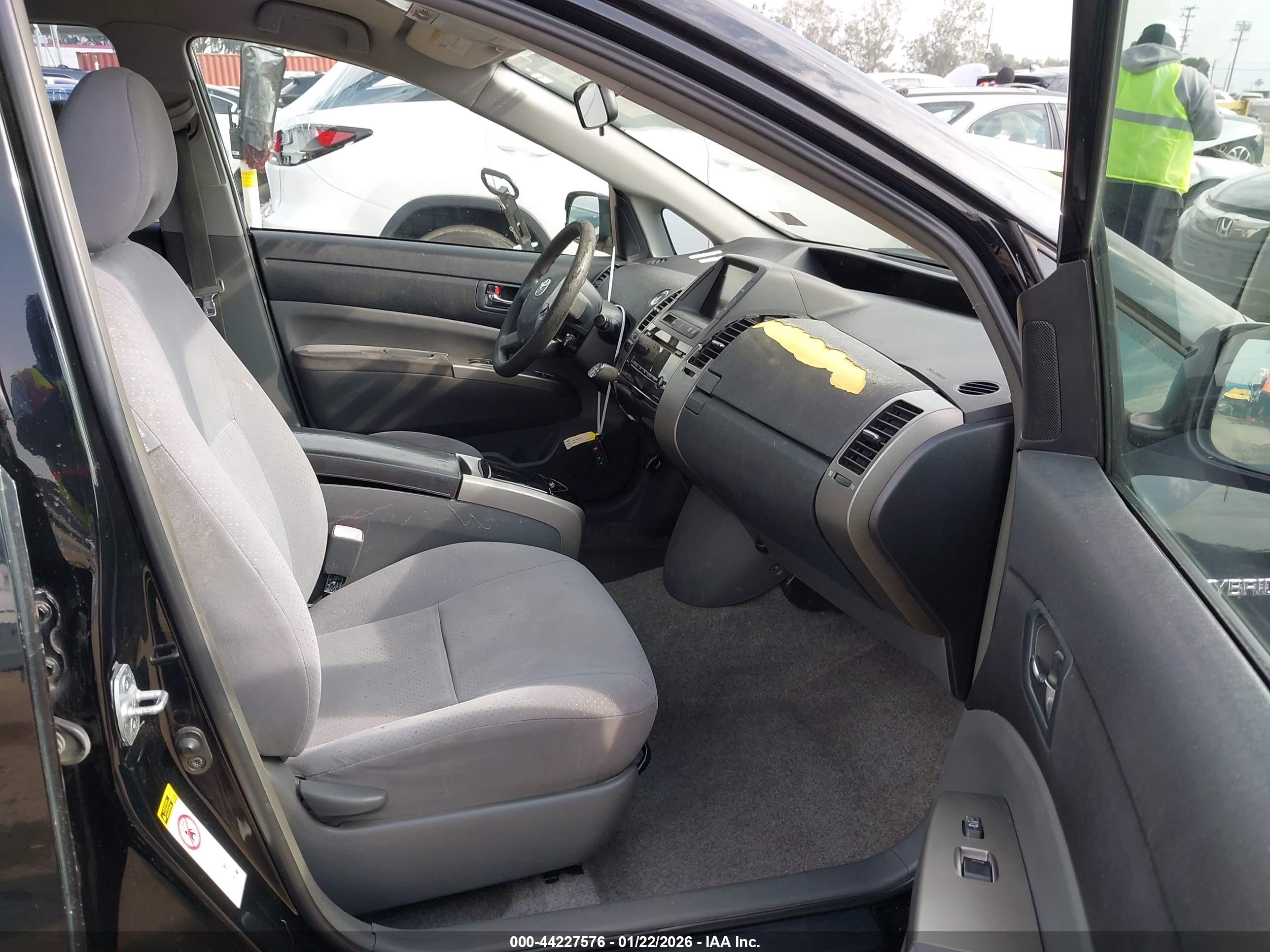 TOYOTA PRIUS image 5