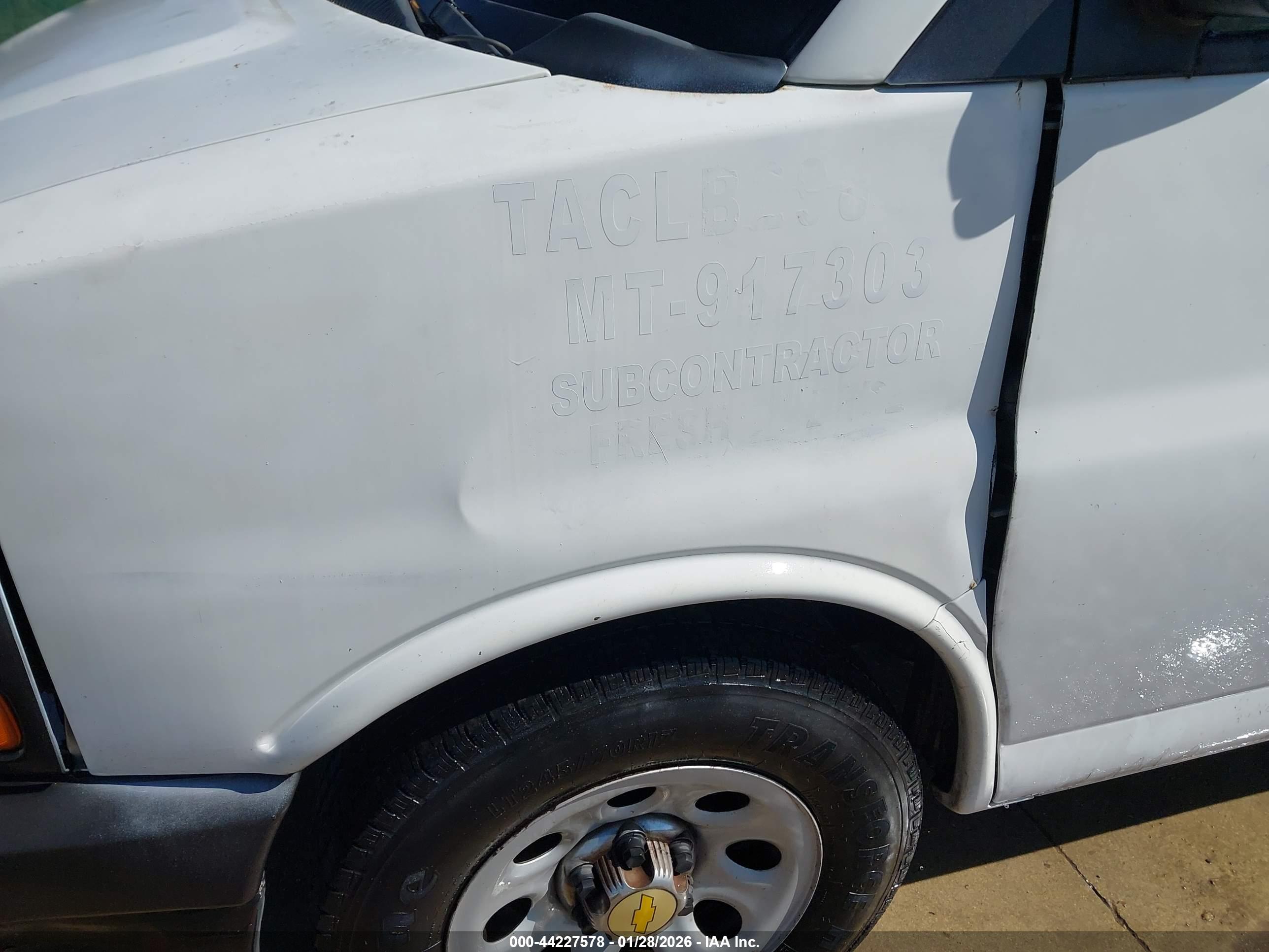 CHEVROLET EXPRESS image 6
