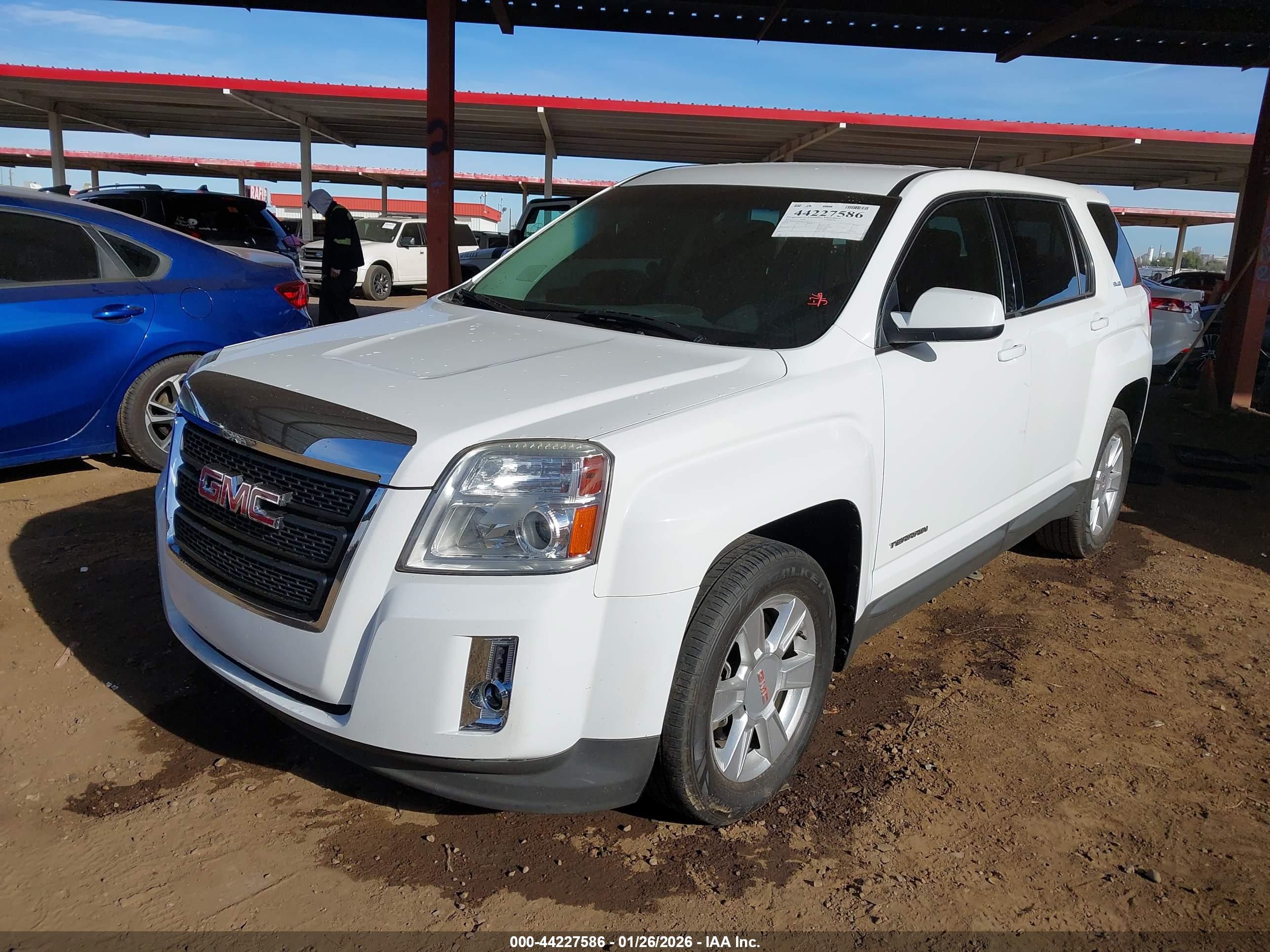GMC TERRAIN image 2