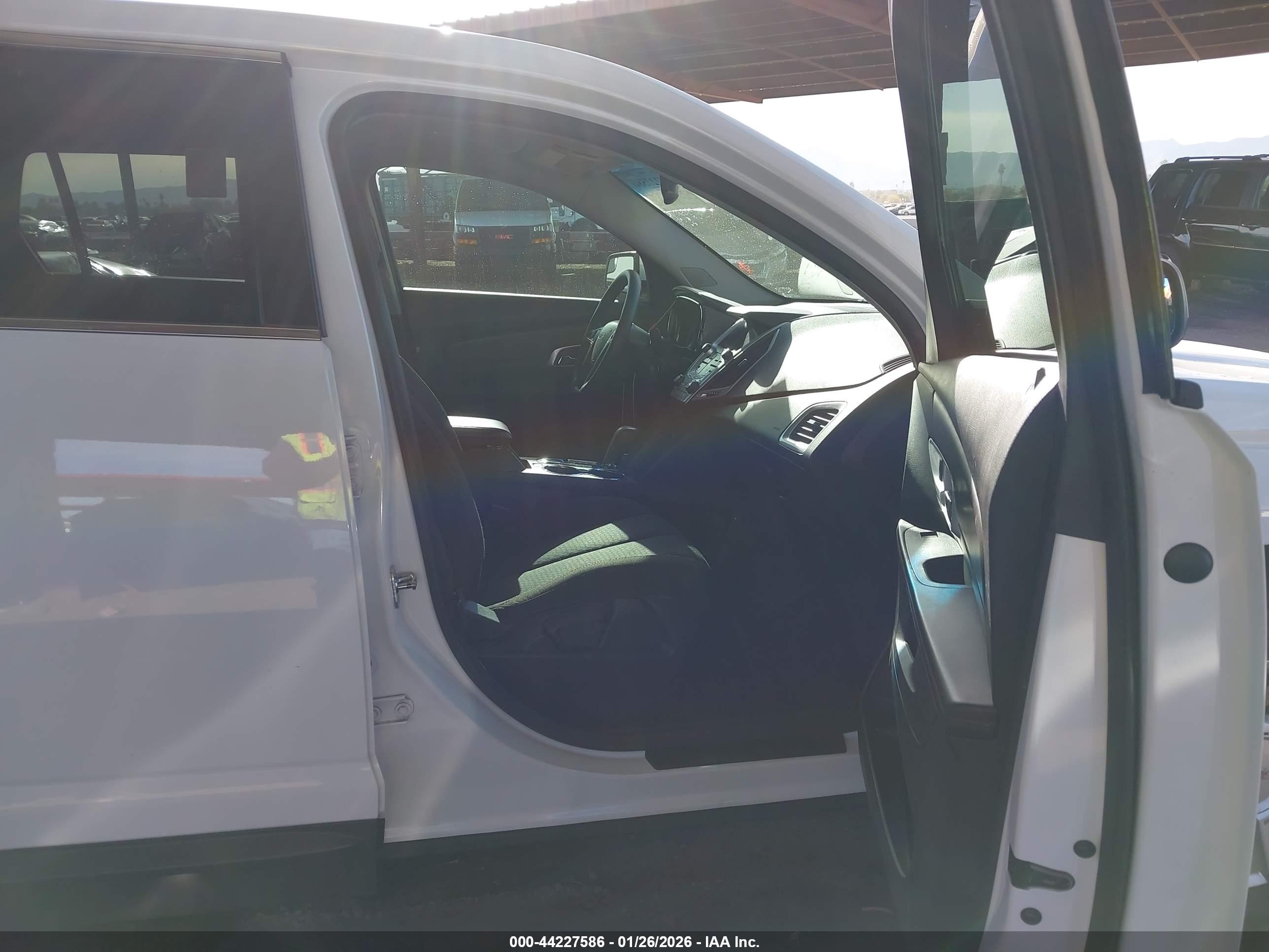 GMC TERRAIN image 5