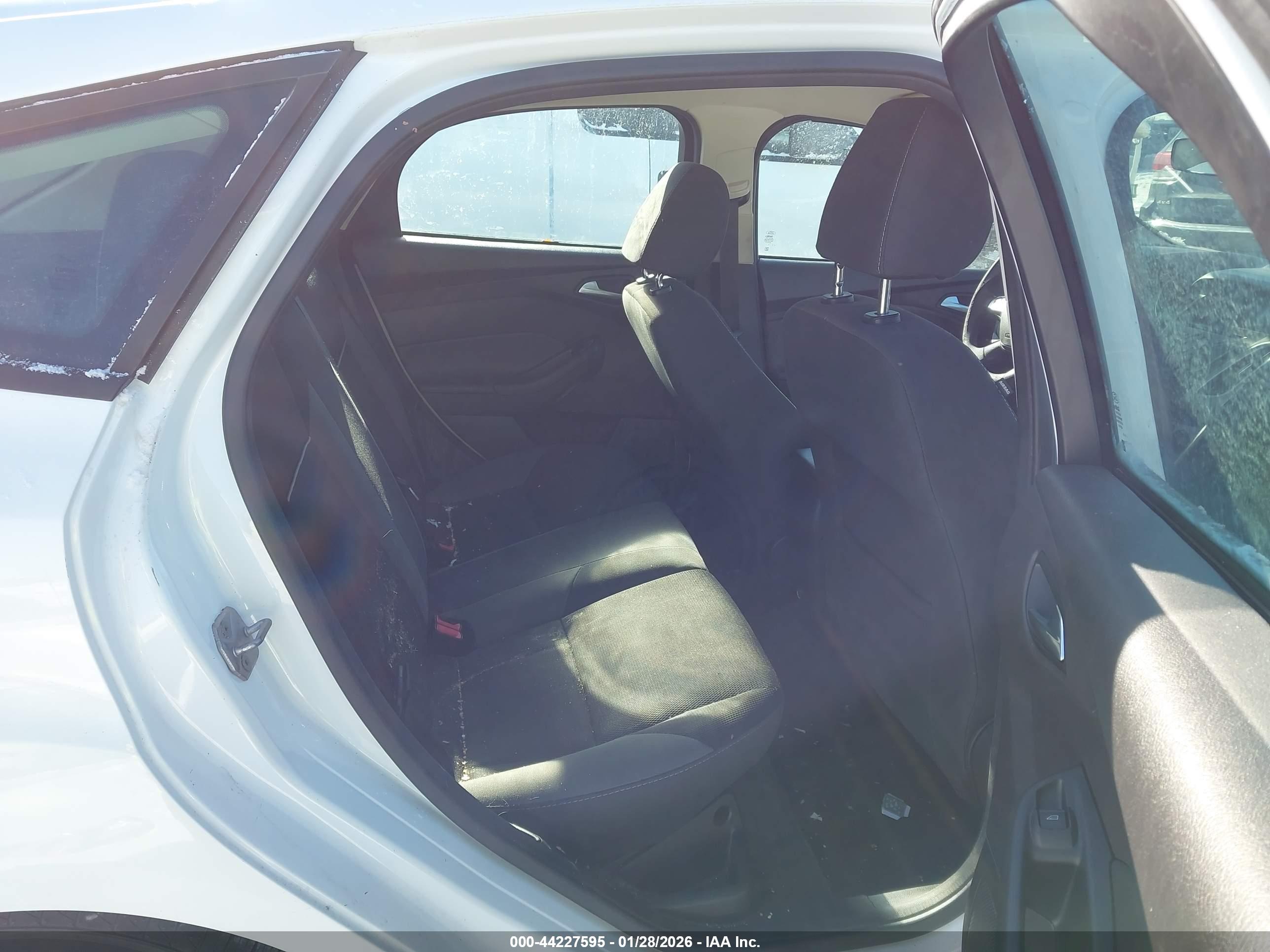 FORD FOCUS image 8