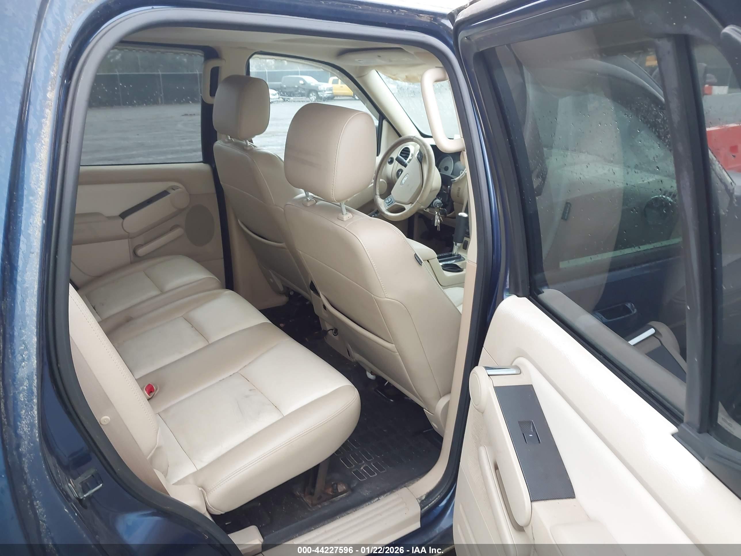 FORD EXPLORER image 8