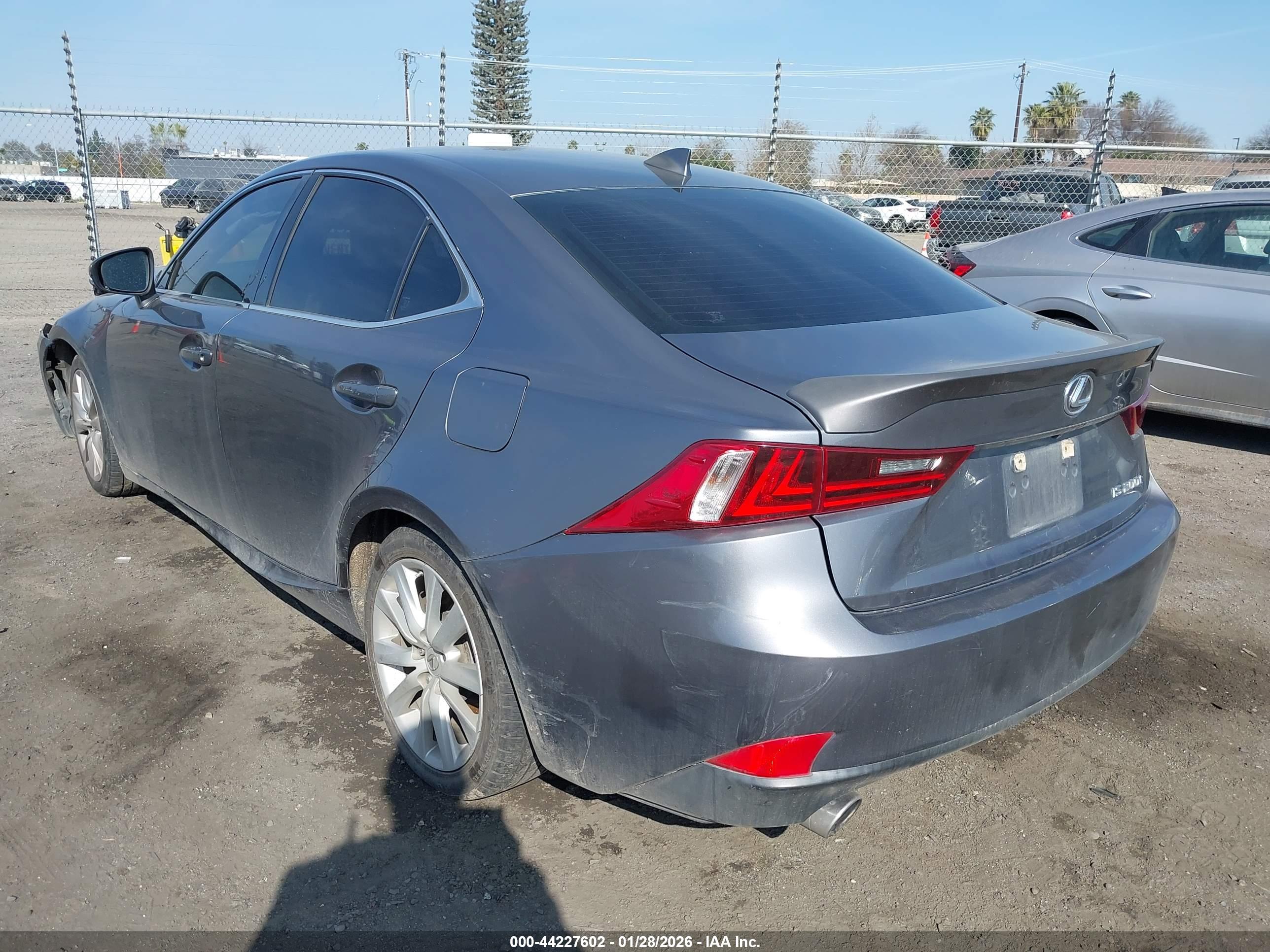 LEXUS IS image 3