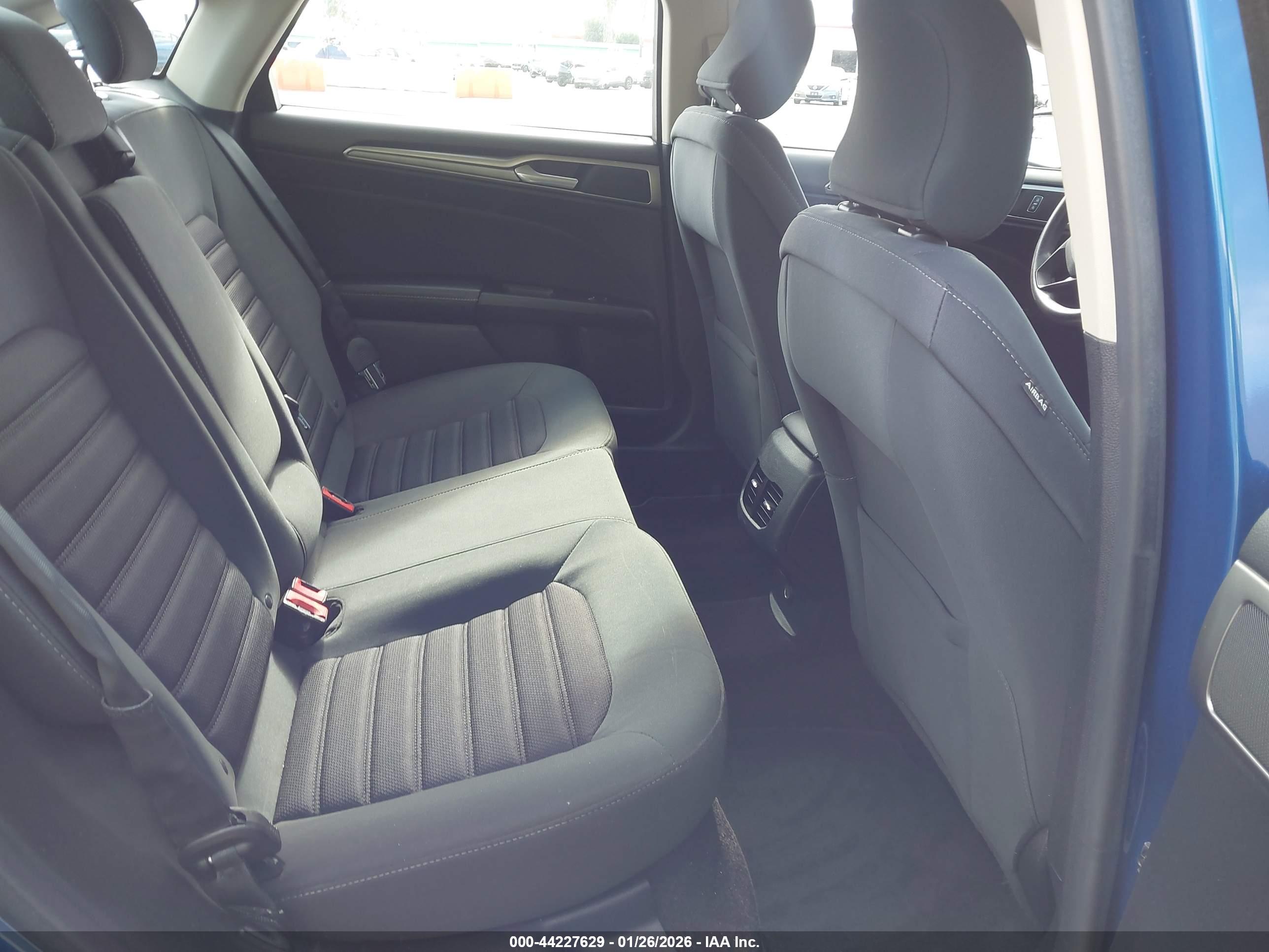 FORD FUSION image 8