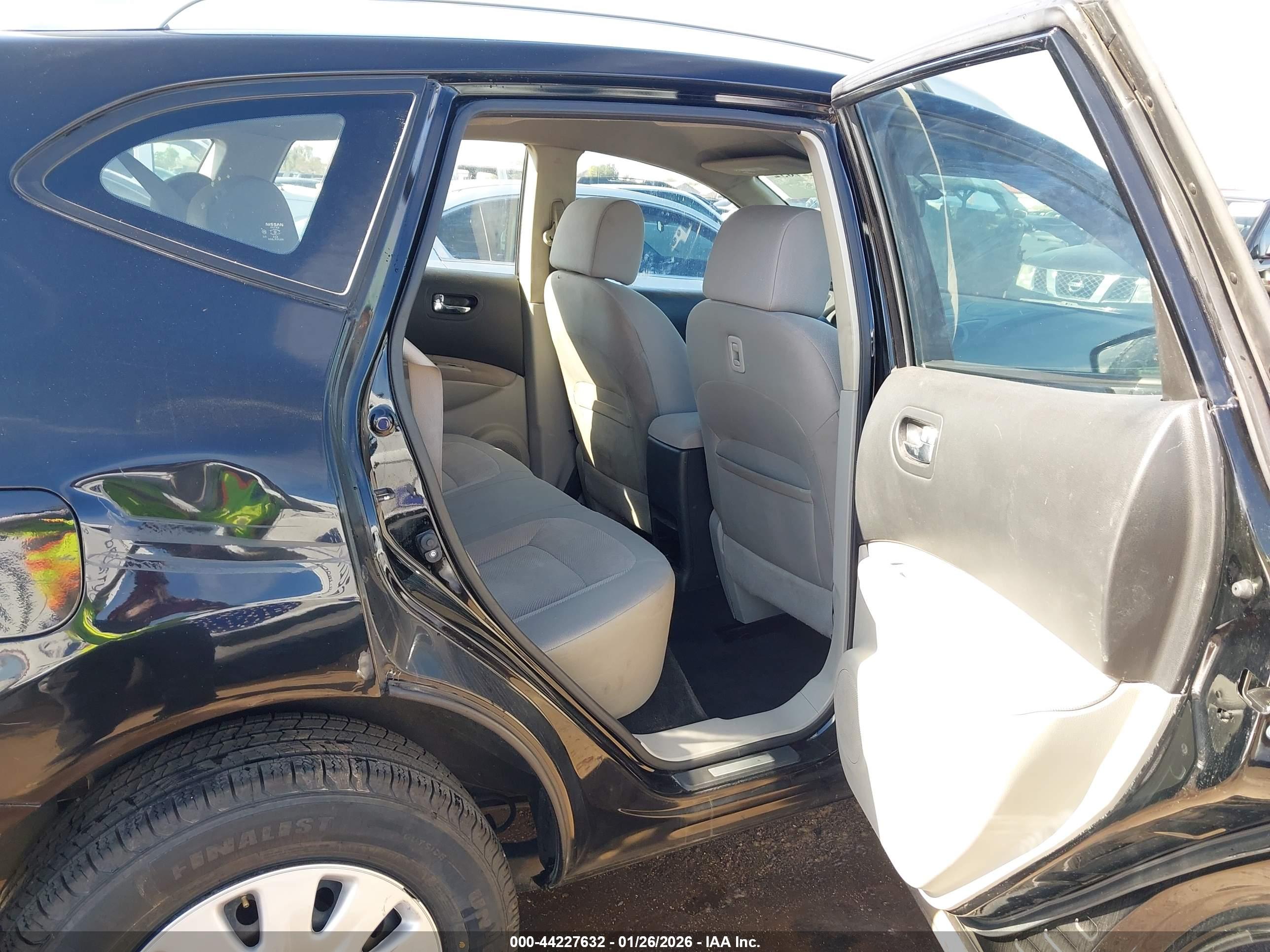 NISSAN ROGUE image 8