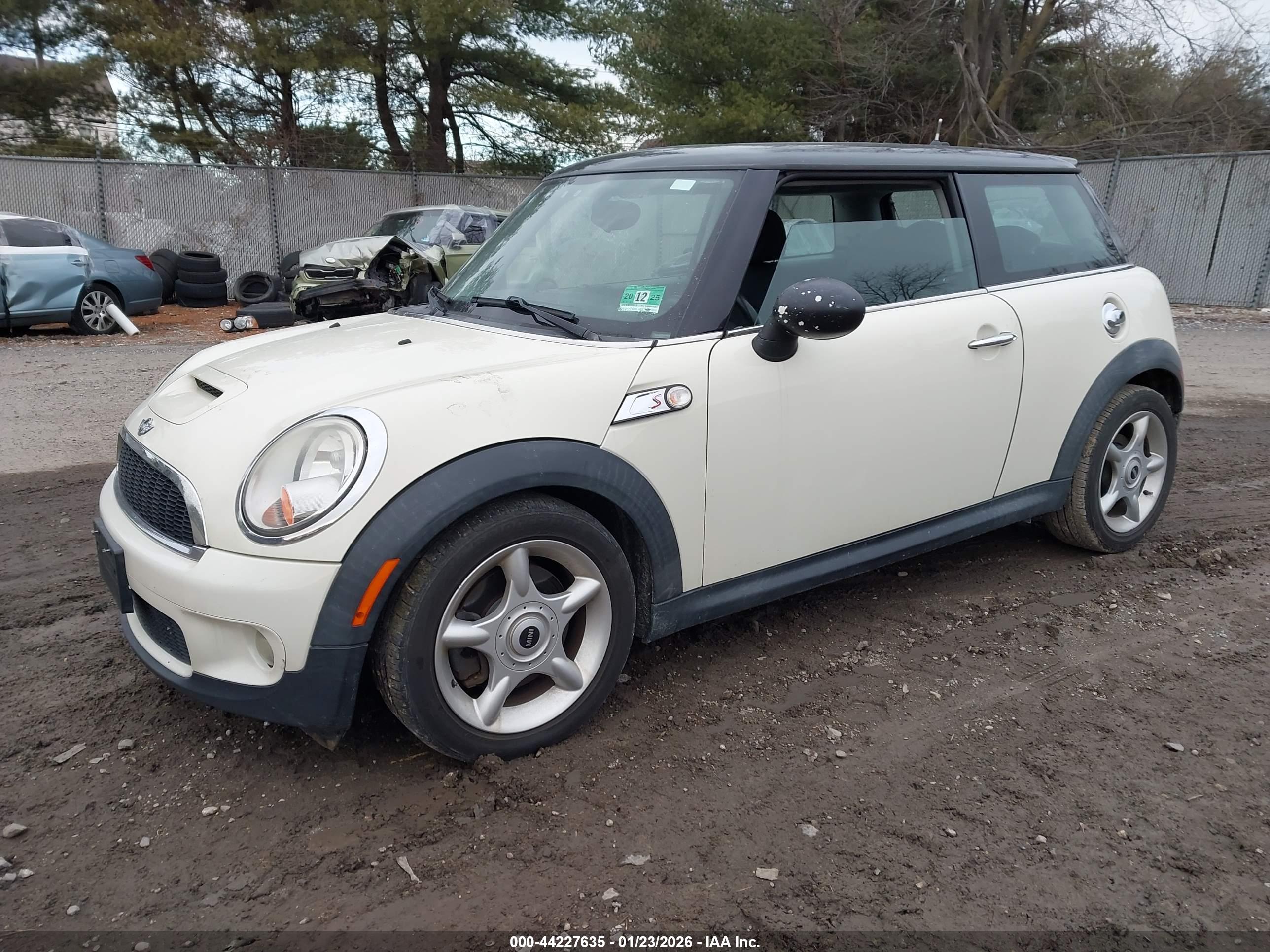 MINI COOPER image 2