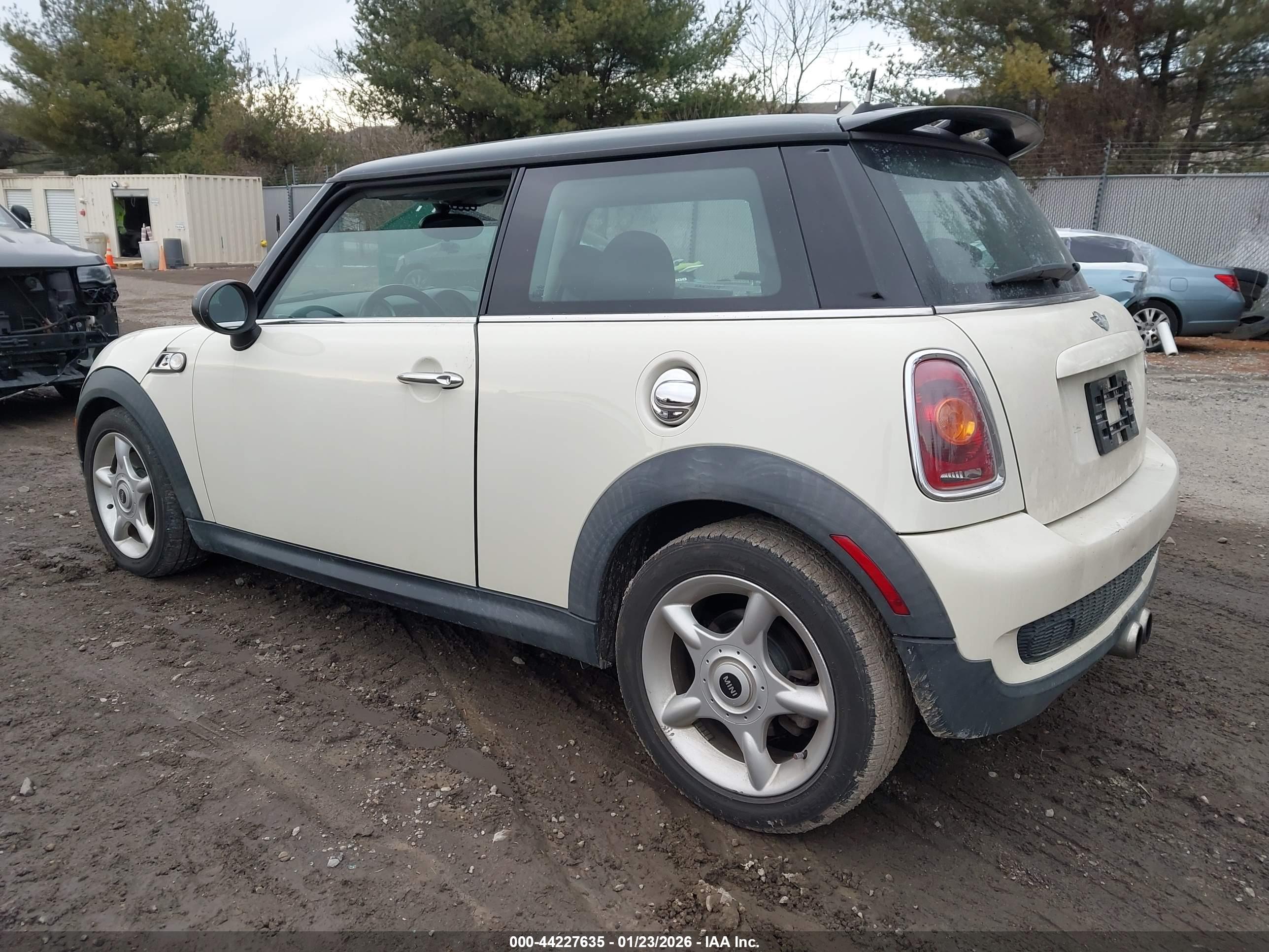 MINI COOPER image 3