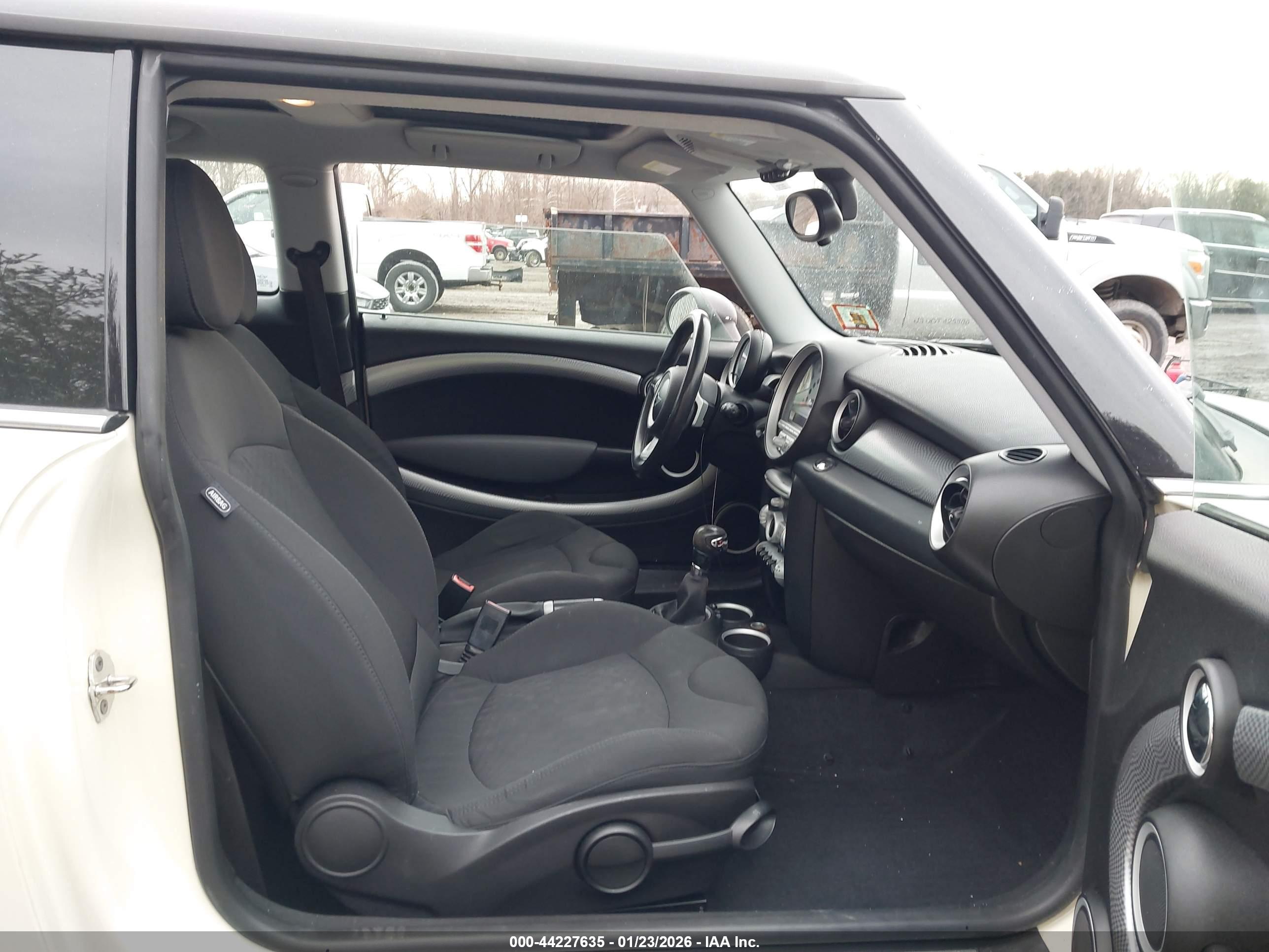 MINI COOPER image 5