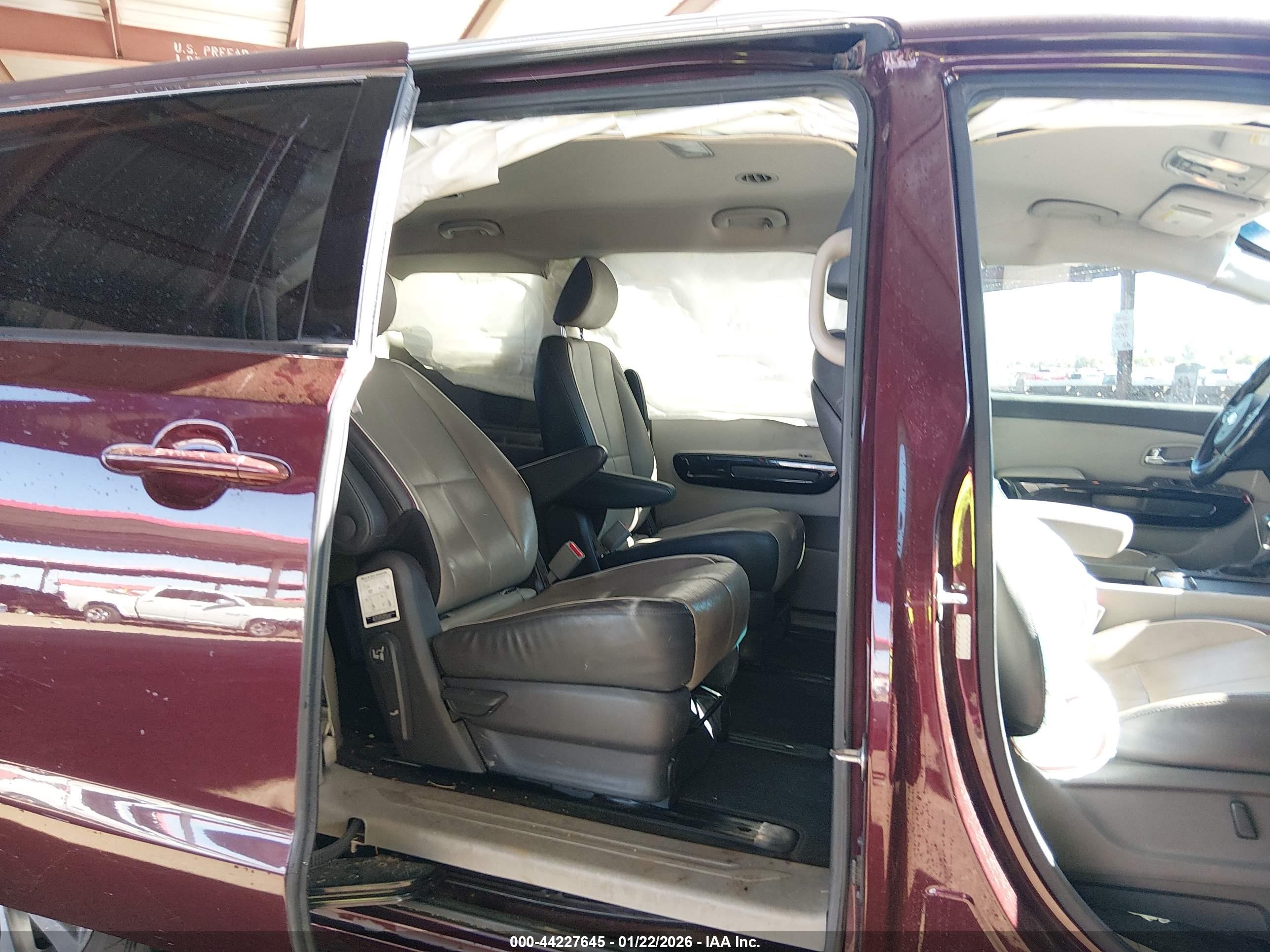 KIA SEDONA image 8